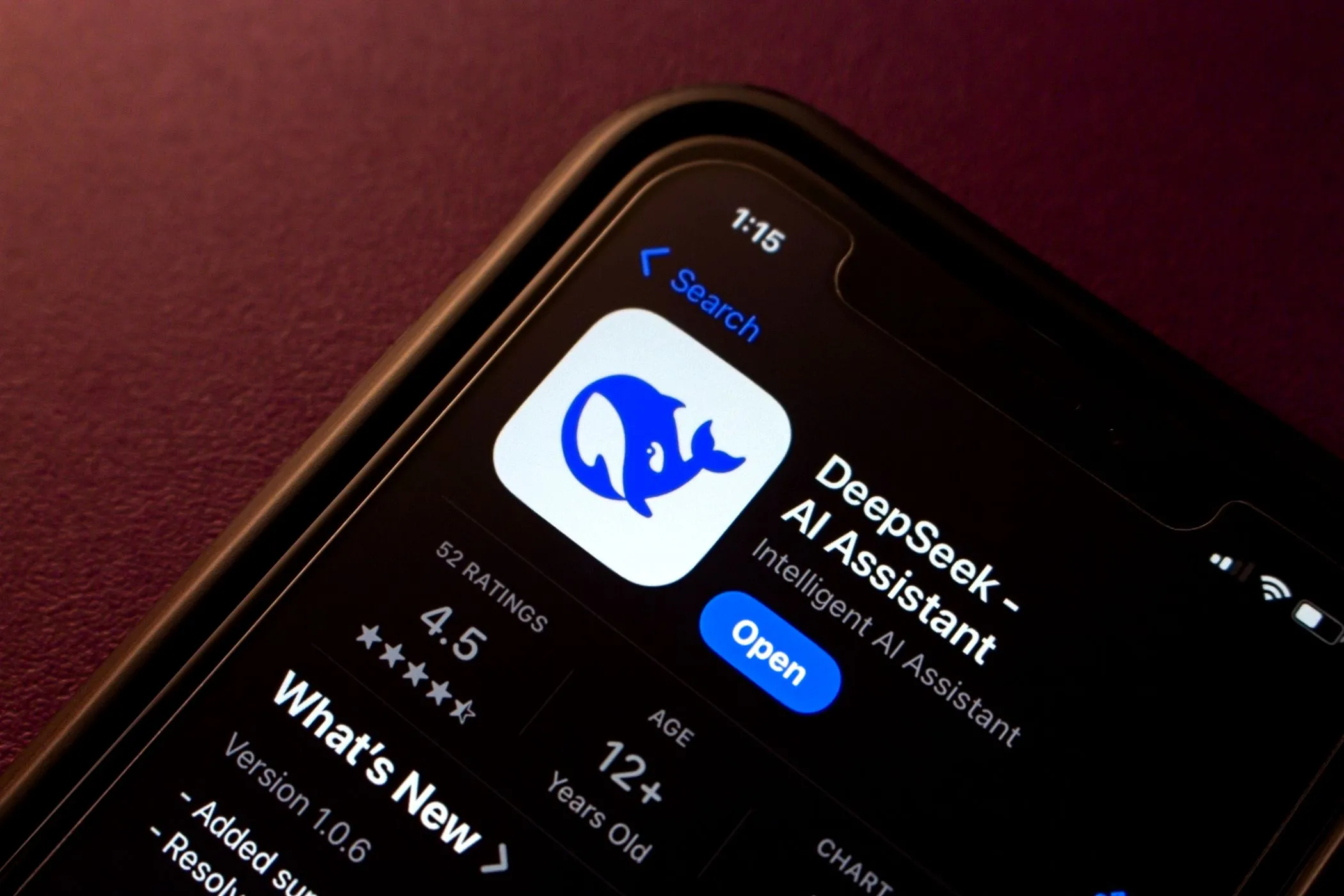 Giao diện trang tải xuống chatbot AI DeepSeek trên Apple App Store.