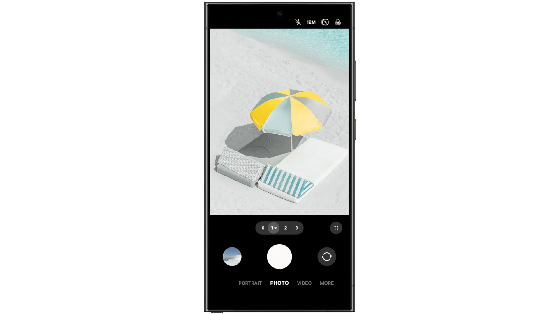 Giao diện ứng dụng camera được cải tiến trên One UI 7 với bố cục mới, tối ưu trải nghiệm chụp ảnh trên điện thoại Samsung.