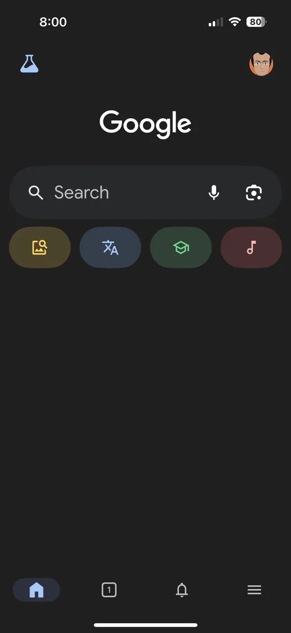 Giao diện ứng dụng Google Lens trên iPhone đang quét và phân tích một văn bản hoặc đối tượng để tìm kiếm thông tin liên quan.