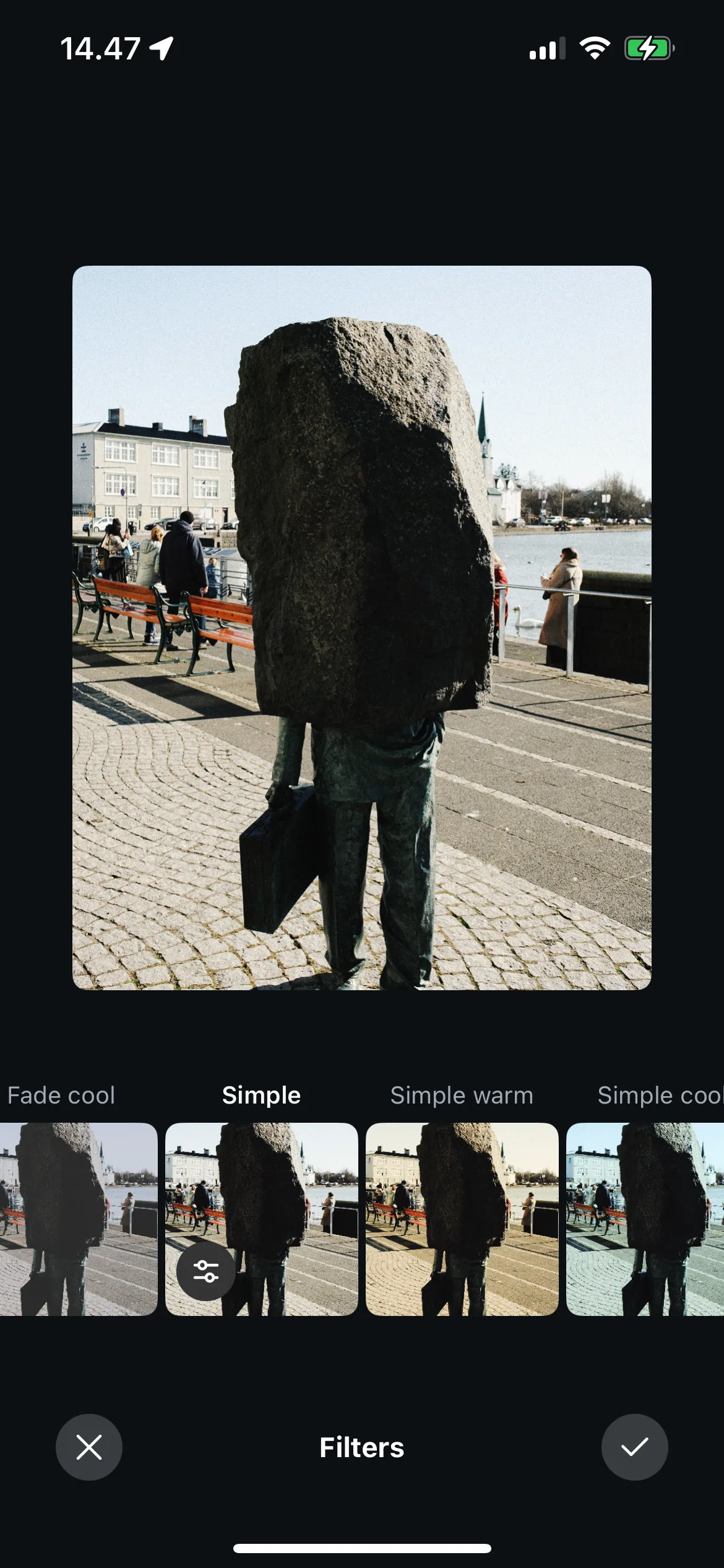 Giao diện ứng dụng Instagram hiển thị bộ lọc Simple, giúp tăng tương phản và độ sáng nhẹ cho ảnh