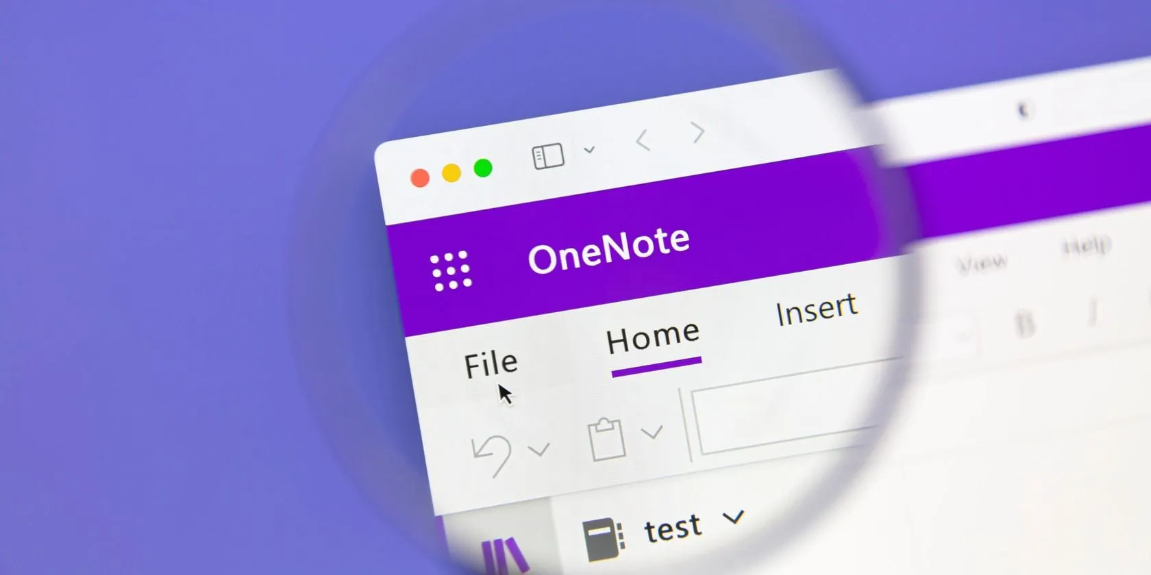 Giao diện ứng dụng Microsoft OneNote trên màn hình máy tính, minh họa nơi tính năng Sticky Notes được tích hợp sâu hơn, hỗ trợ đồng bộ hóa và các tùy chọn nâng cao