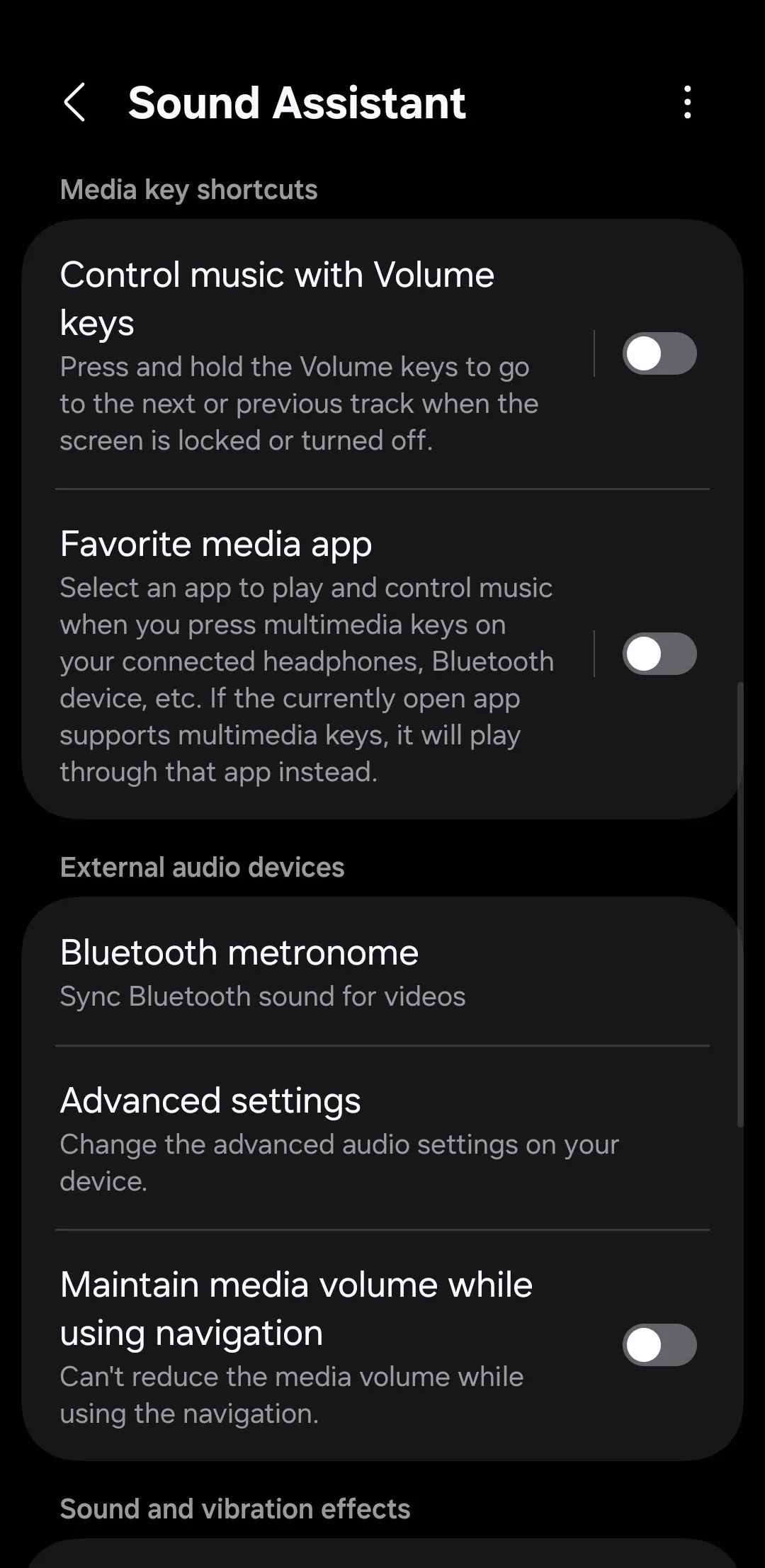 Giao diện ứng dụng Sound Assistant trên điện thoại Samsung, hỗ trợ tùy chỉnh âm thanh và điều khiển nhạc bằng nút.