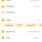 Giao diện ứng dụng Spendee trên iOS hiển thị màn hình theo dõi chi tiêu hàng tháng.