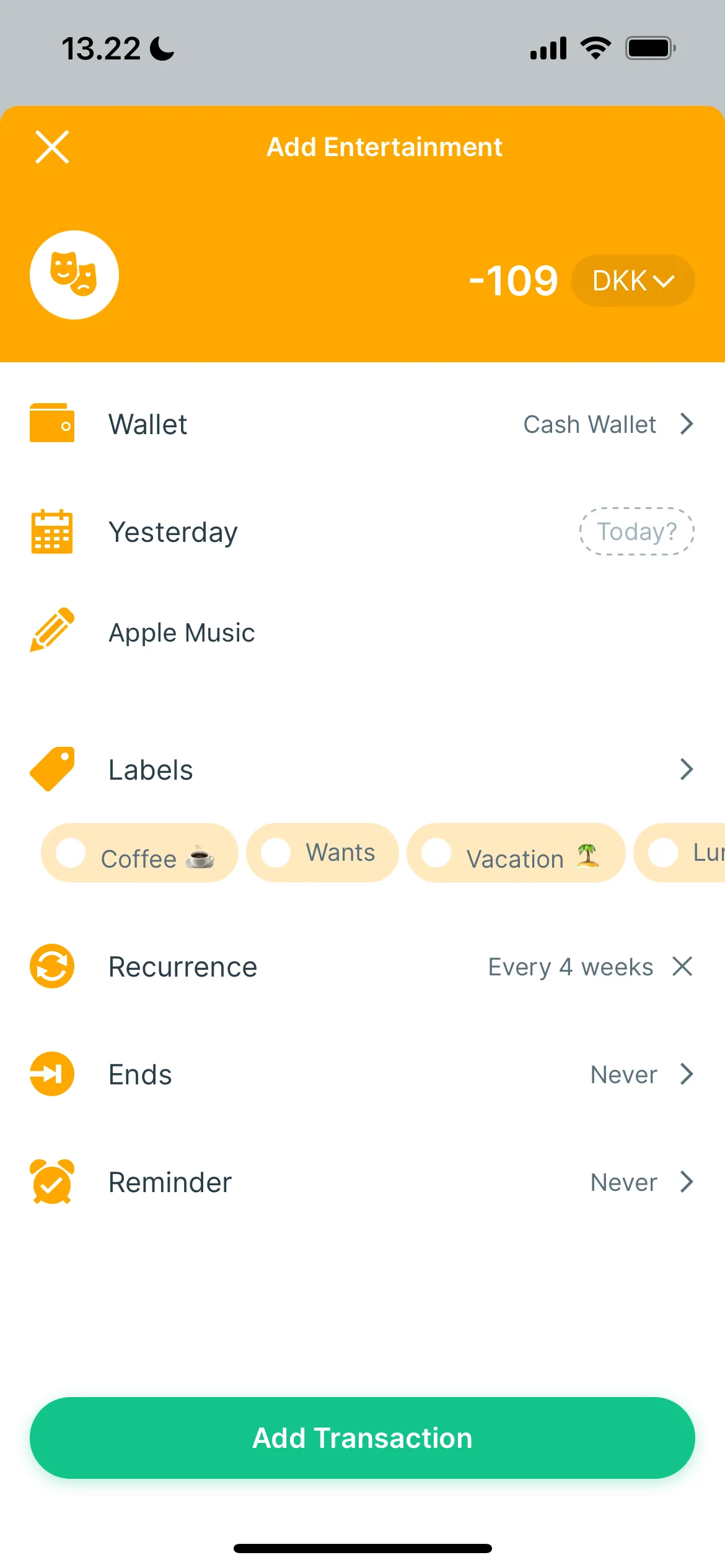 Giao diện ứng dụng Spendee trên iOS hiển thị màn hình theo dõi chi tiêu hàng tháng.