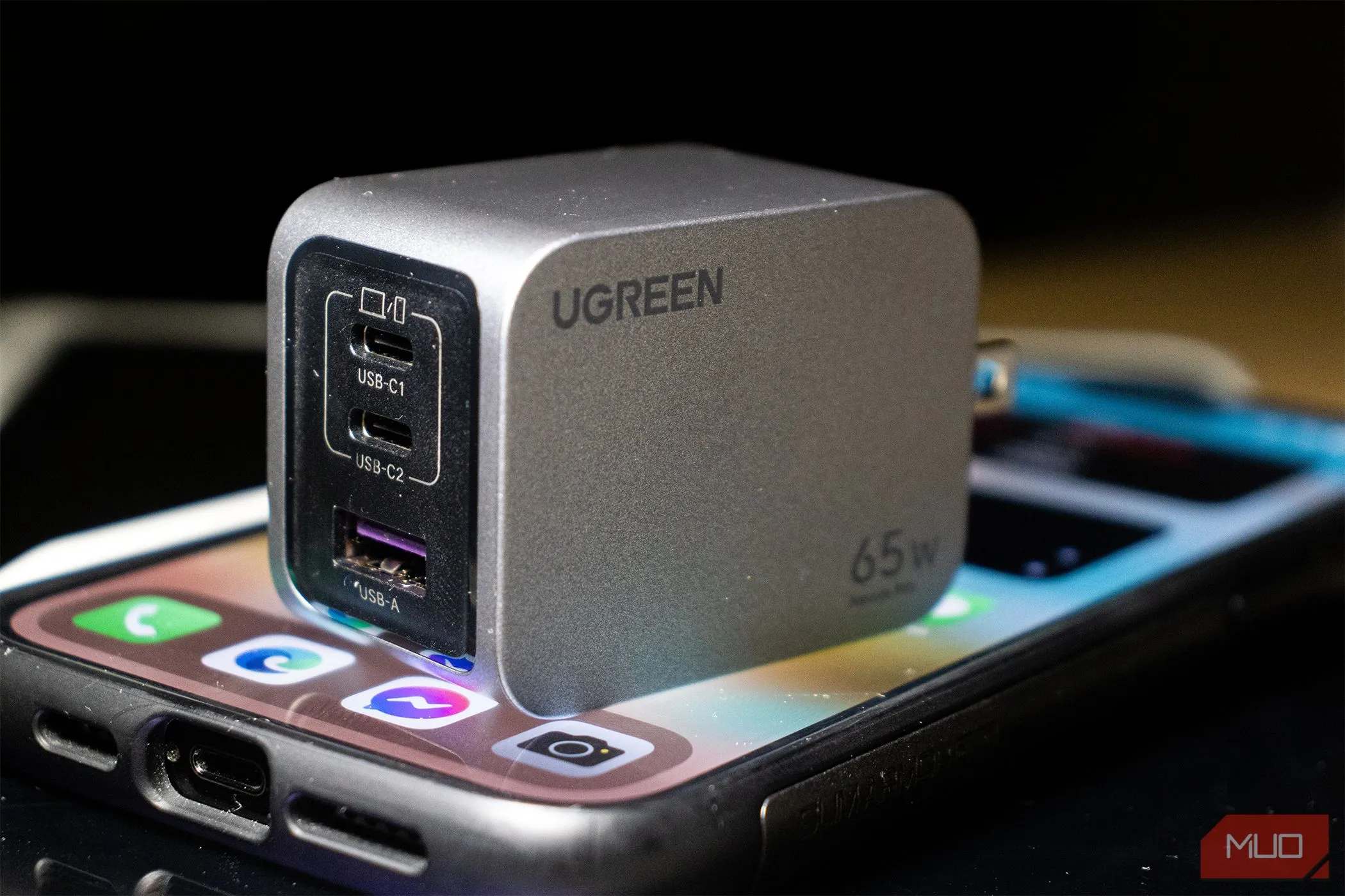 Giữ hộp và sạc zin Ugreen Nexode Pro 65W cho iPhone 14 Pro Max giúp tăng giá trị bán lại