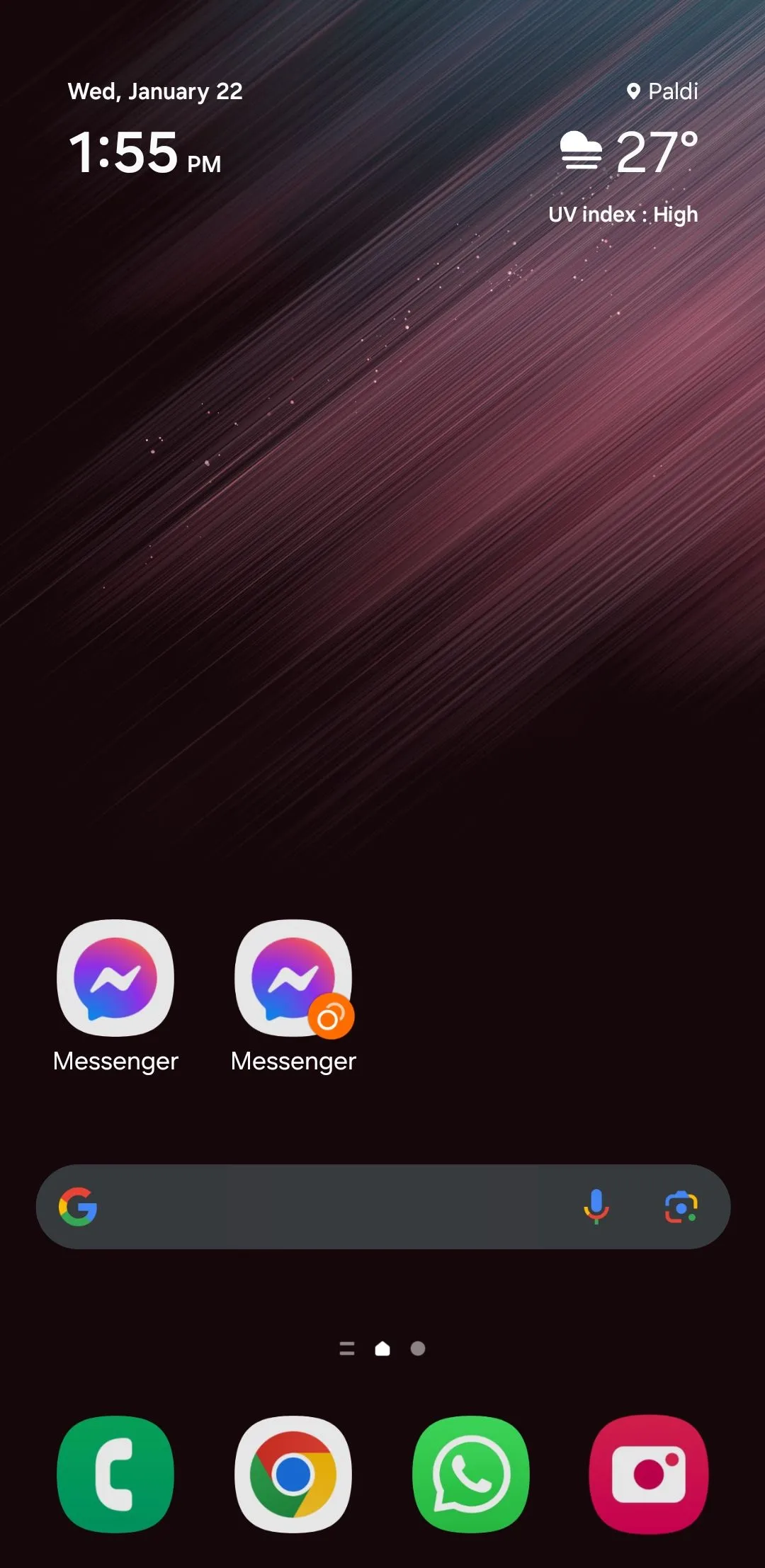 Hai biểu tượng ứng dụng Messenger được nhân bản trên màn hình chính điện thoại Android