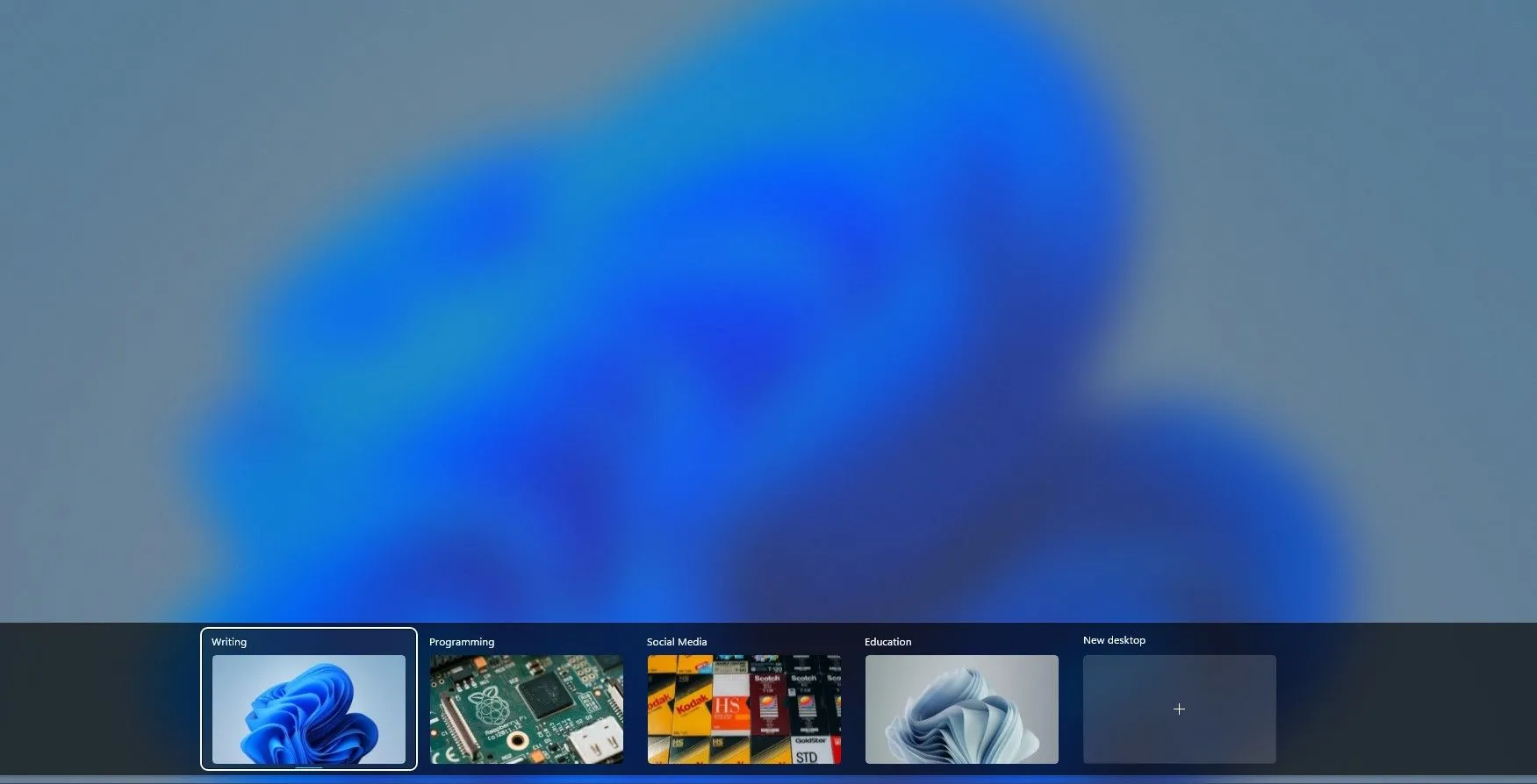 Hiển thị các màn hình ảo trong giao diện Task View của Windows