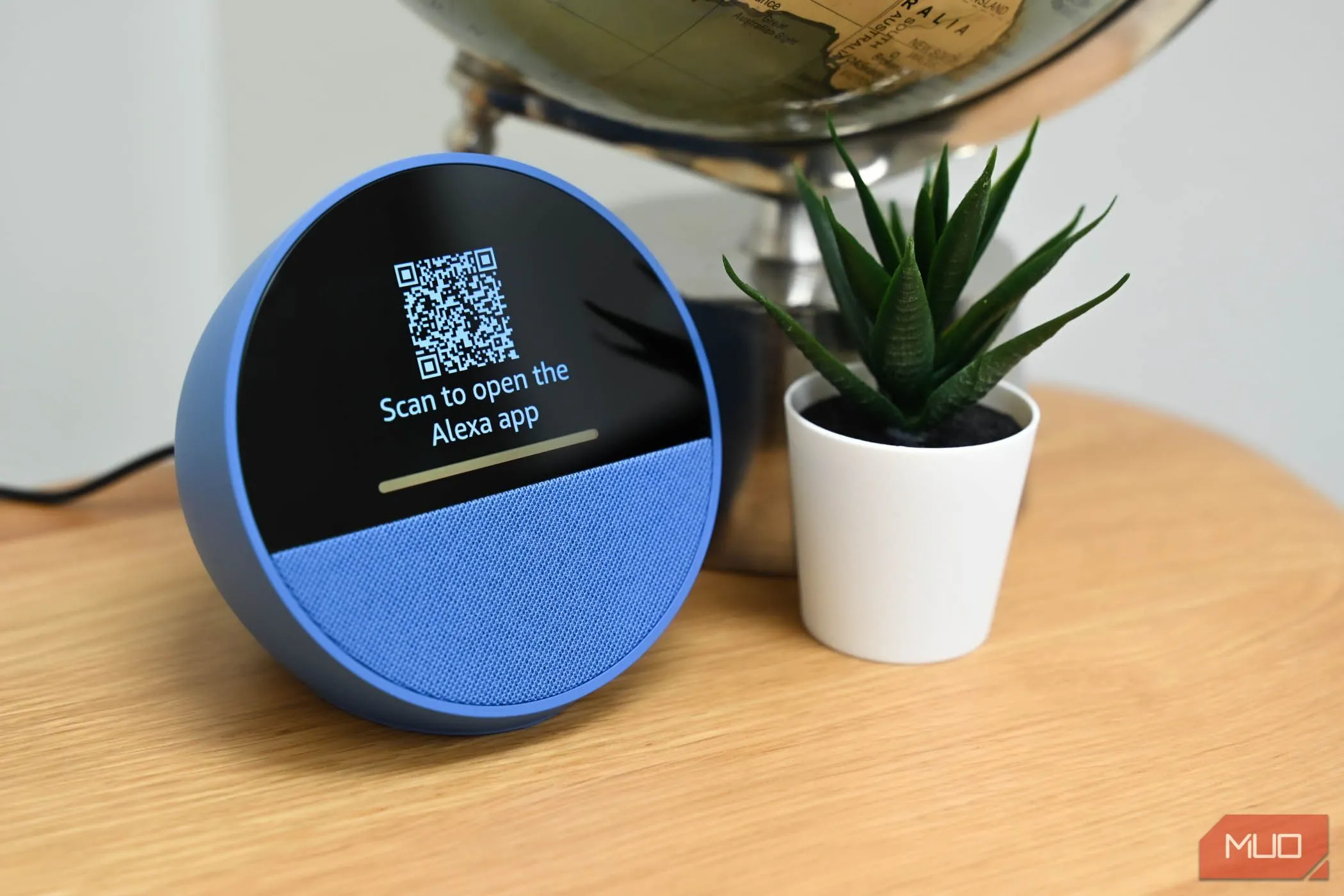 Hình ảnh minh họa mã QR, cho thấy khả năng bị kẻ gian dán đè một lớp mã QR độc hại lên trên để lừa đảo người dùng.