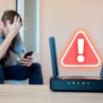 Hình ảnh minh họa router hiển thị cảnh báo lỗi với người dùng đang lo lắng, tượng trưng cho nguy cơ bảo mật từ router cũ.