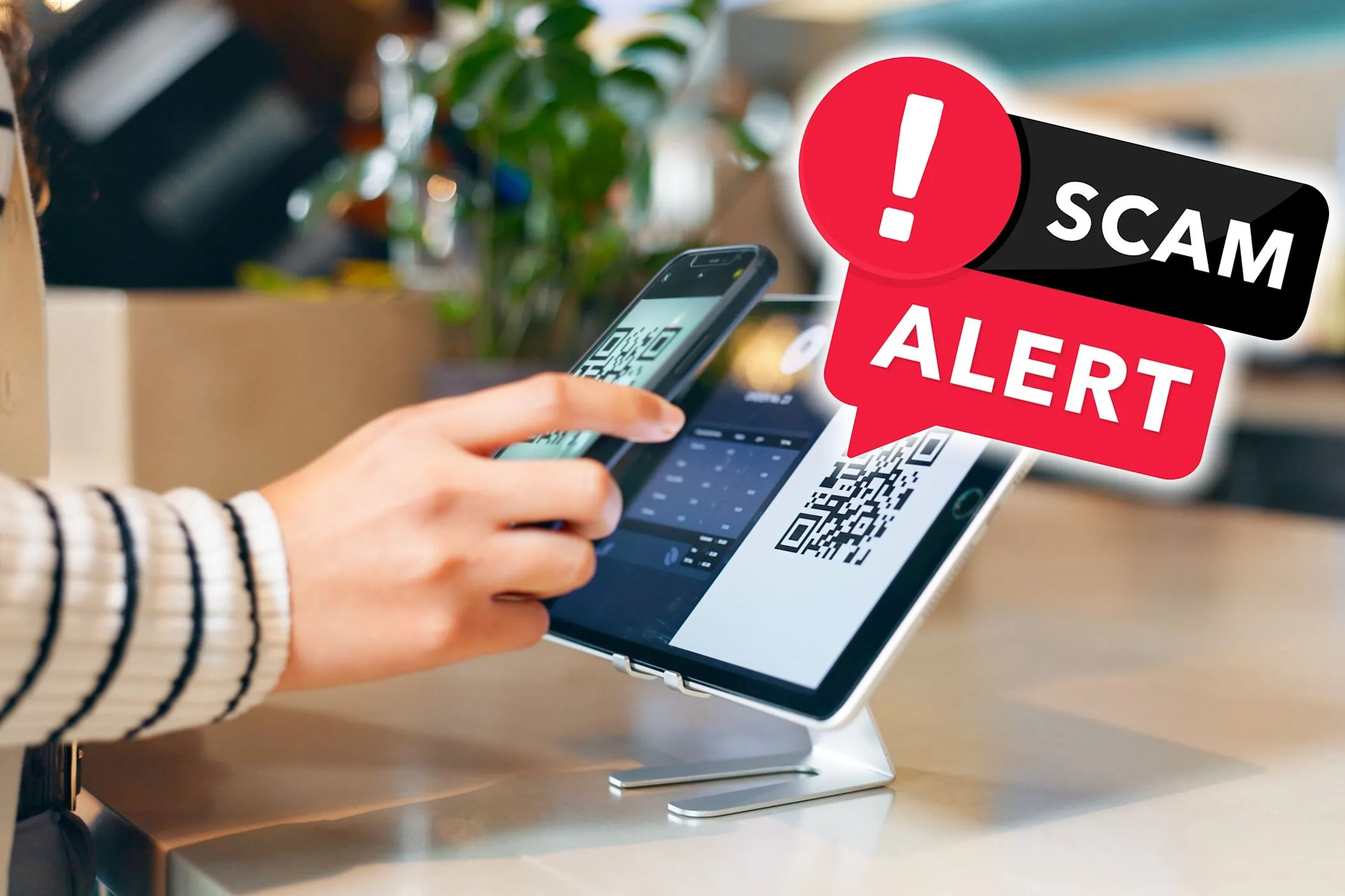 Hình ảnh một người phụ nữ đang thanh toán bằng mã QR với cảnh báo lừa đảo. Mã QR lừa đảo có thể được dùng để tấn công eSIM.