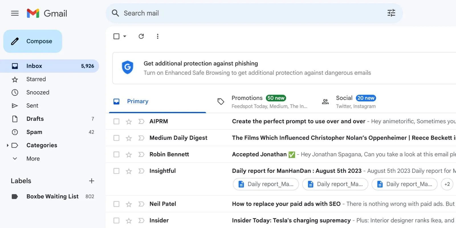 Hộp thư đến Gmail với nhiều email chưa đọc, thể hiện sự quá tải và cảm giác phản ứng khi kiểm tra email sớm.