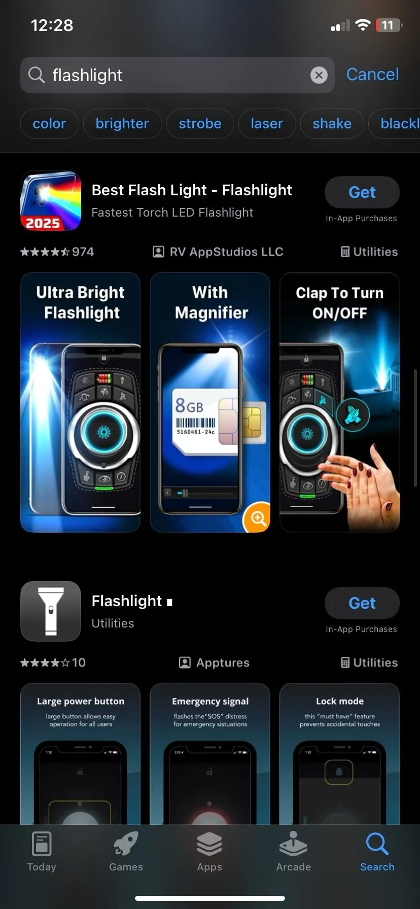 Kết quả tìm kiếm ứng dụng đèn pin trên App Store cho thấy nhiều lựa chọn không cần thiết khi iPhone đã có tính năng tích hợp.