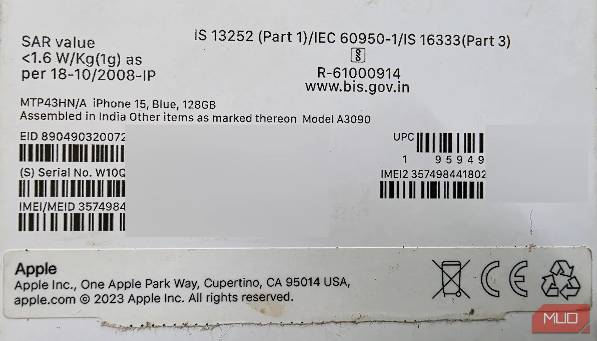 Kiểm tra số IMEI iPhone từ hộp đựng sản phẩm với nhãn dán thông tin thiết bị