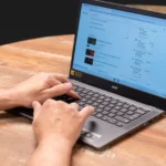 Laptop Acer Chromebook đang được người dùng sử dụng