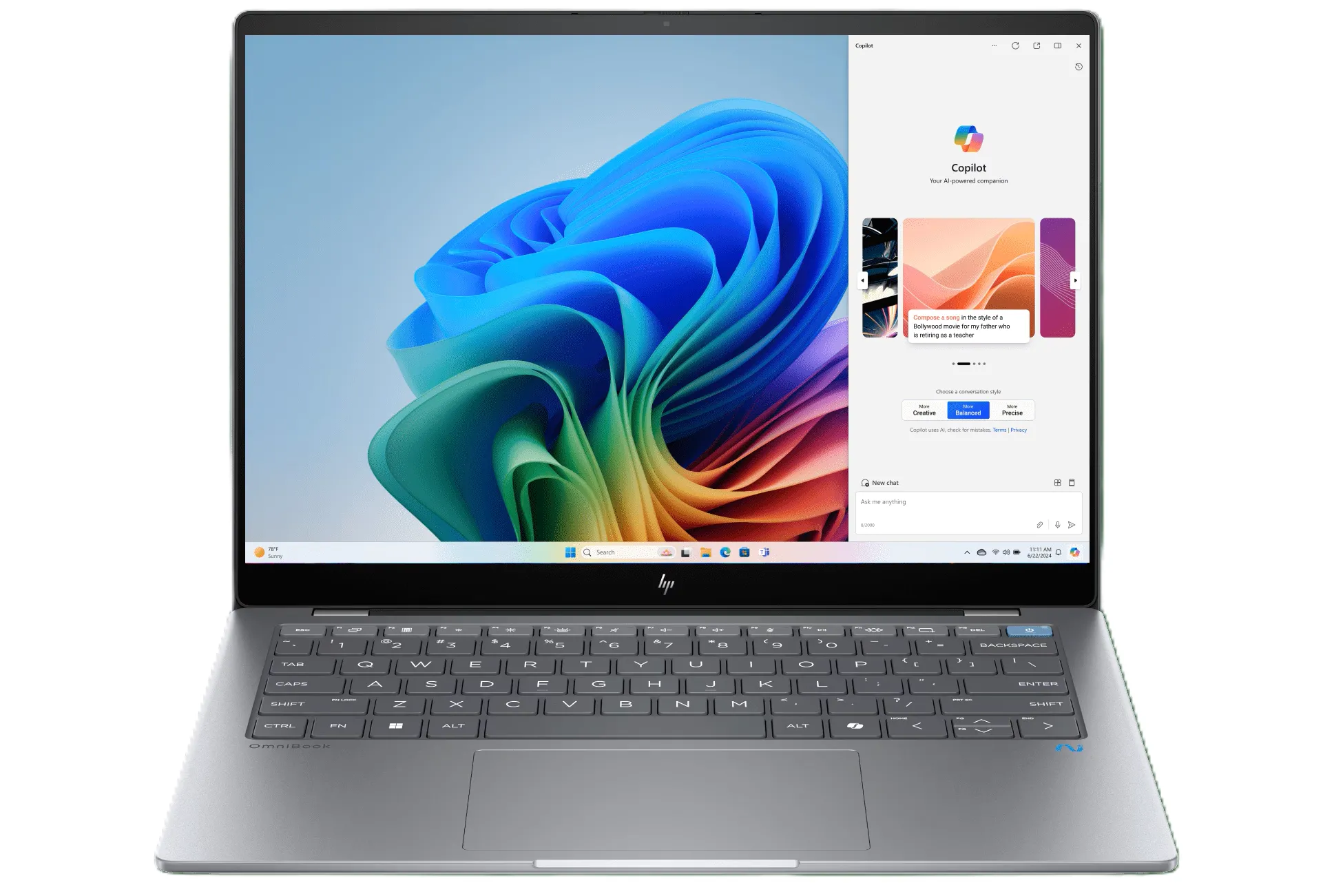 Laptop HP OmniBook X màu xanh rêu đang gập lại, nổi bật với bàn phím lớn và màn hình 14 inch, cung cấp hiệu năng AI từ Snapdragon X Elite.