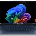 Laptop Lenovo Yoga Slim 7x (Gen 9) màu bạc đang gập lại, thể hiện thiết kế mỏng nhẹ và hiện đại với chip Snapdragon X Elite.