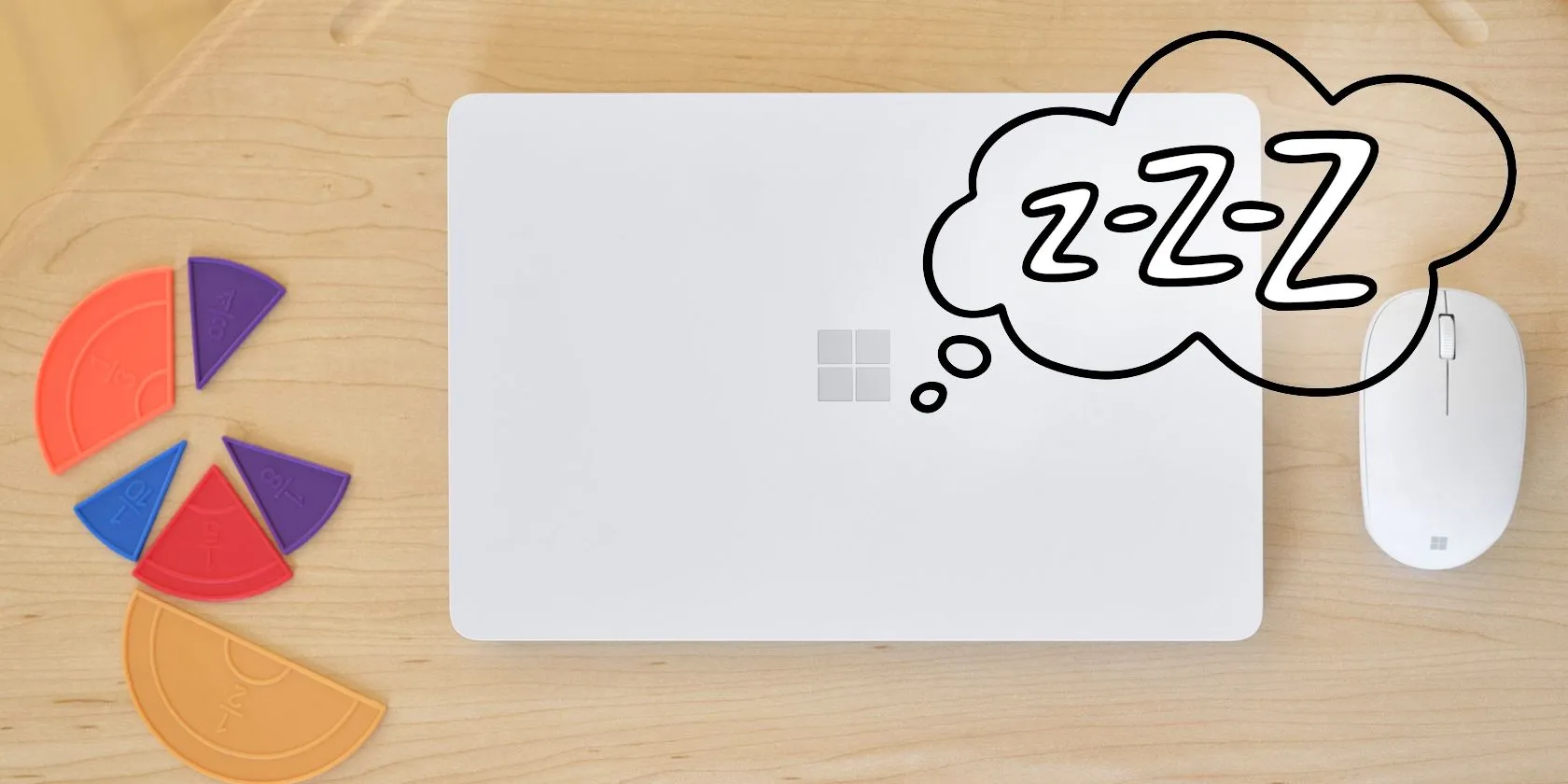 Laptop Windows đóng nắp với biểu tượng tin nhắn ngủ
