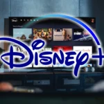 Logo Disney Plus nổi bật trên màn hình TV, thể hiện trải nghiệm xem phim gia đình, minh họa tính năng quản lý nội dung.
