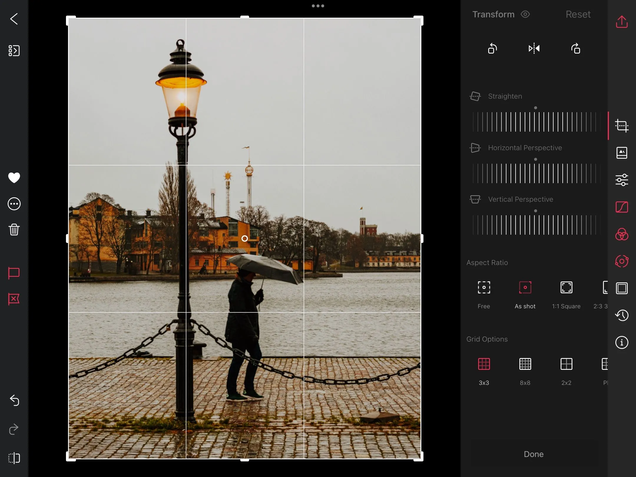 Lựa chọn các loại lưới hỗ trợ chỉnh sửa bố cục trong ứng dụng Darkroom trên iPad
