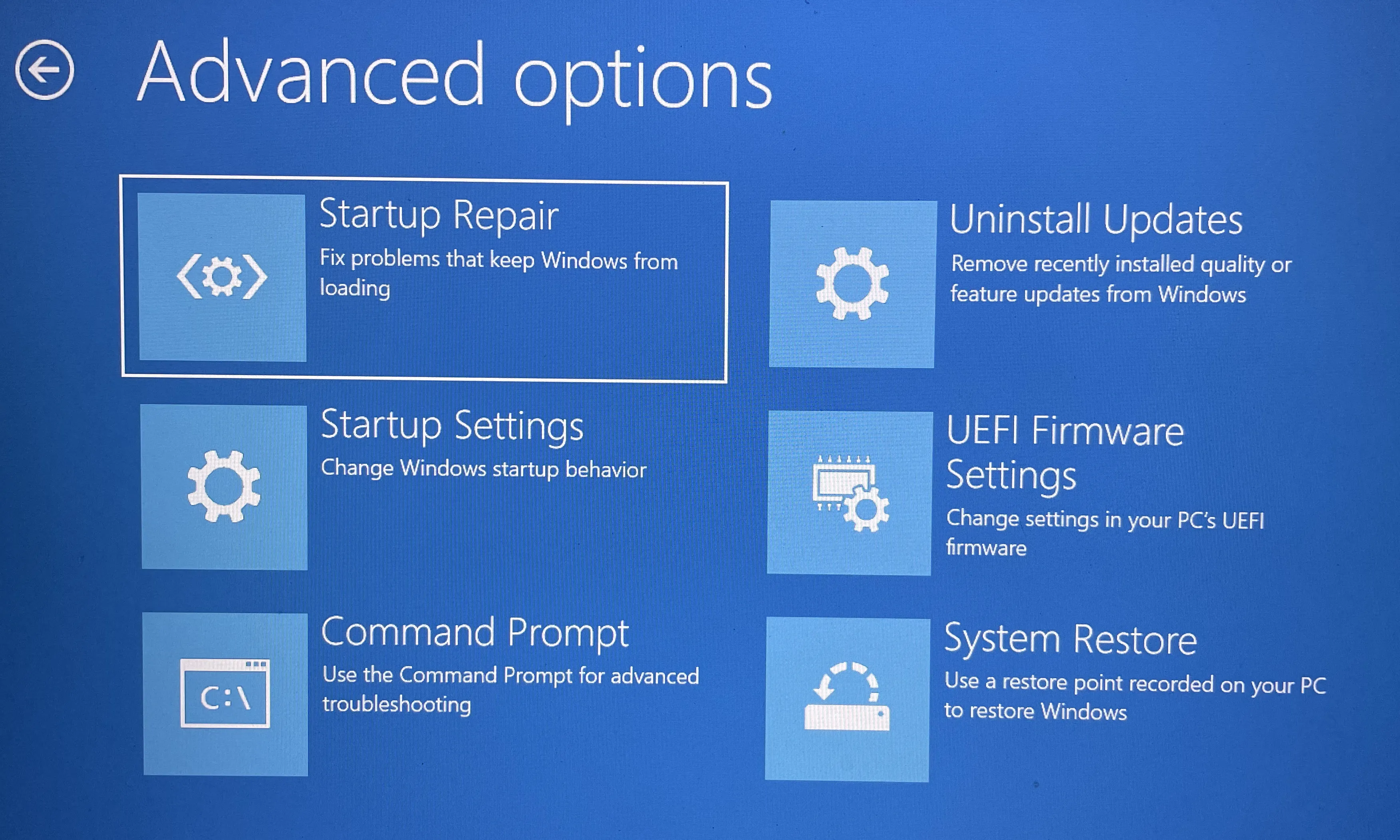 Màn hình Advanced Options trong môi trường phục hồi Windows (WinRE) hiển thị các tùy chọn sửa lỗi khởi động nâng cao như Startup Repair và Startup Settings.