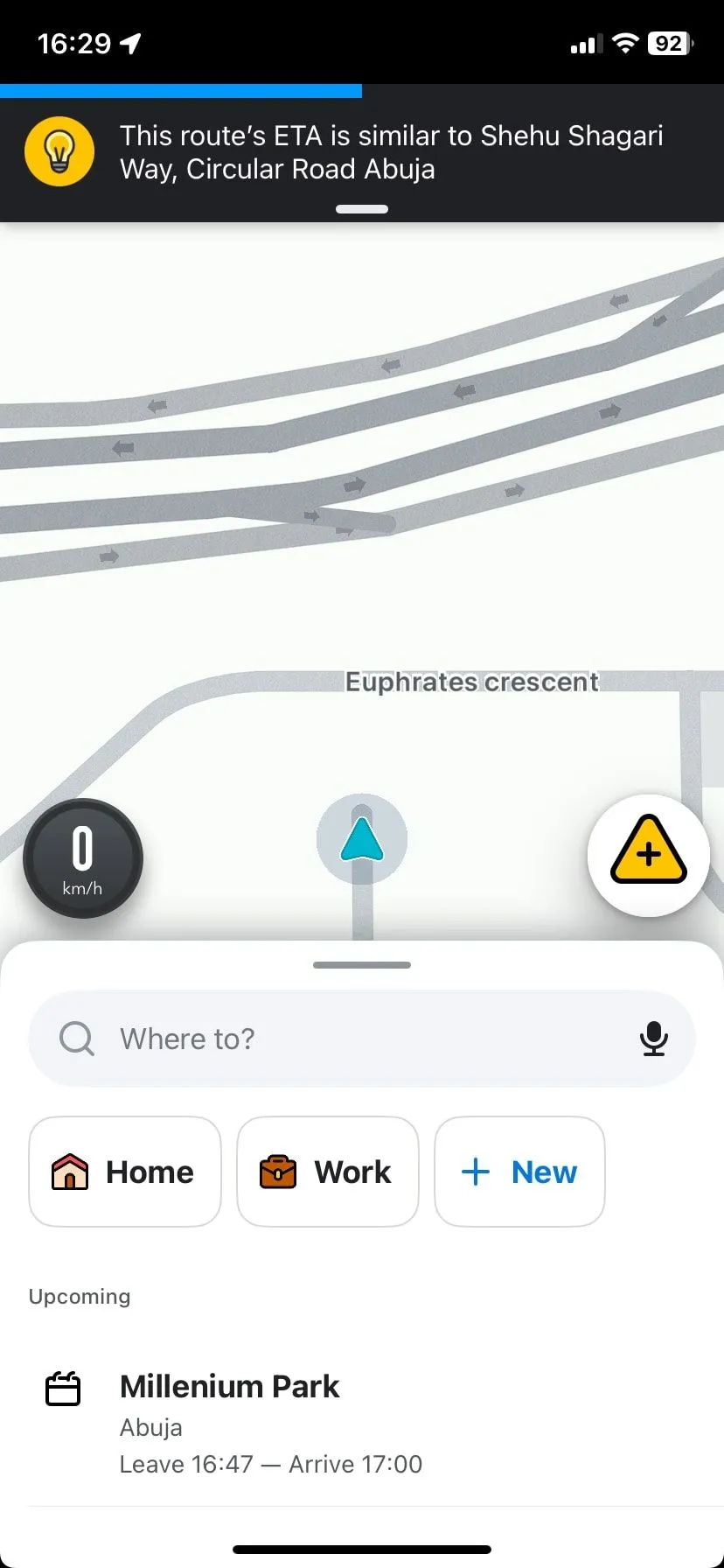 Màn hình bản đồ chính của Waze, hiển thị thông tin giao thông thời gian thực