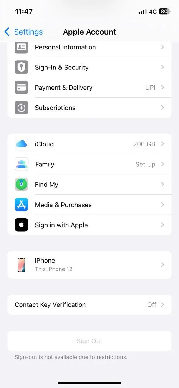 Màn hình cài đặt tài khoản Apple ID trên iPhone, dẫn đến các tùy chọn iCloud và Bảo vệ dữ liệu nâng cao.