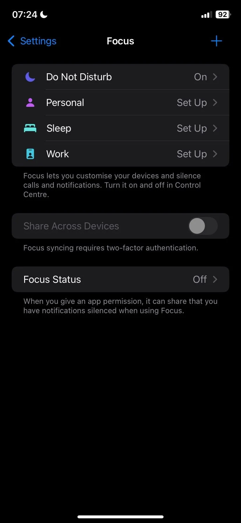 Màn hình Chế độ Tập trung trên iPhone hiển thị các tùy chọn Không làm phiền, Cá nhân, Ngủ và Làm việc