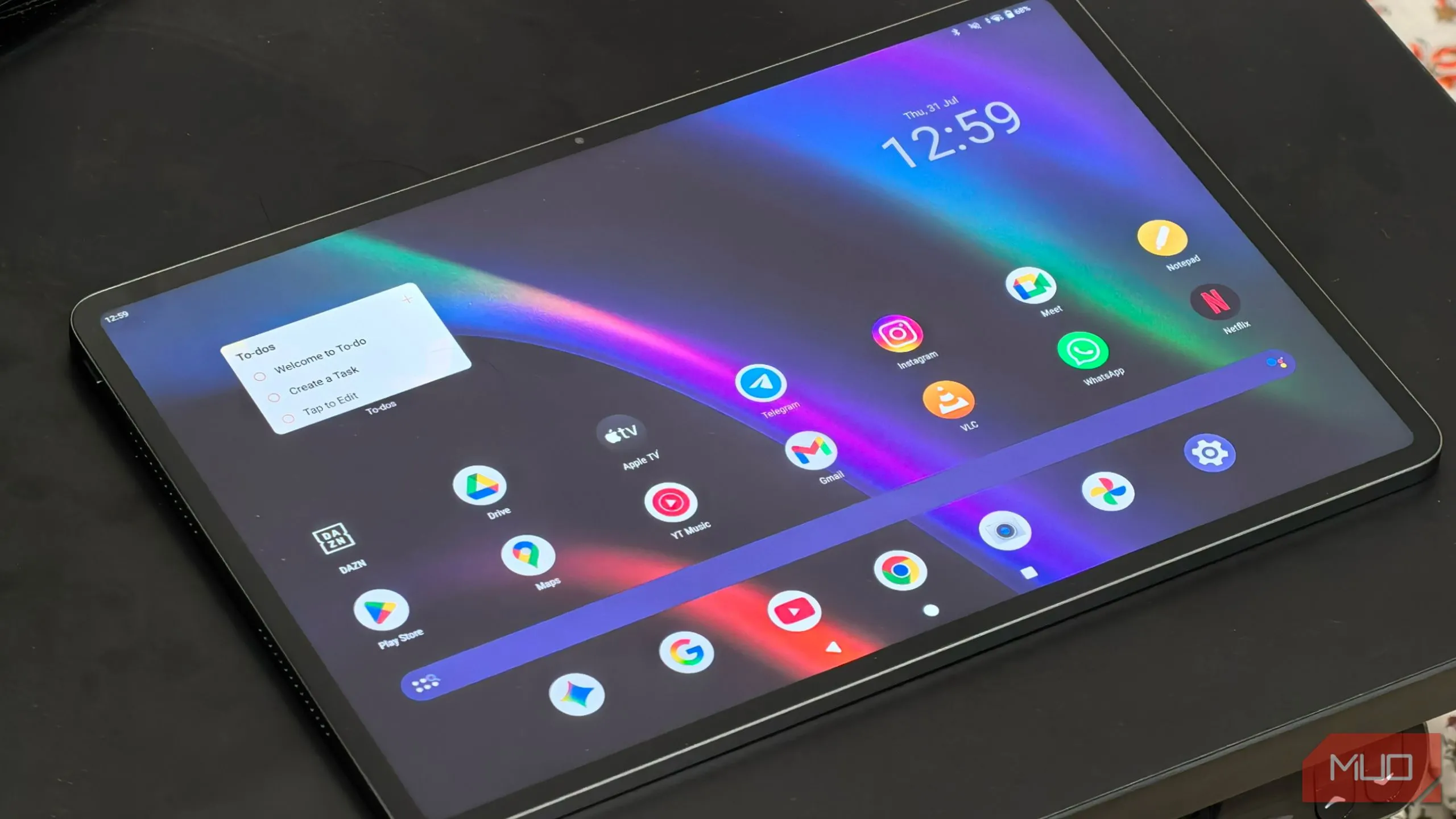Màn hình chính của tablet Infinix XPAD GT với giao diện Android thuần gọn gàng