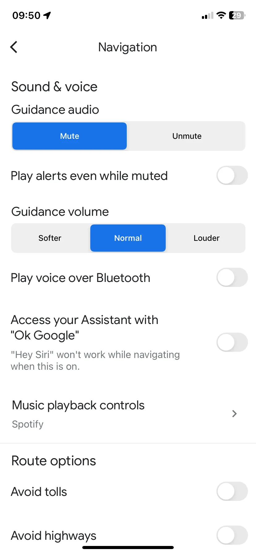 Màn hình Google Maps trên iOS với hộp thoại Cài đặt Điều hướng mở, hiển thị tùy chọn điều khiển phát nhạc.