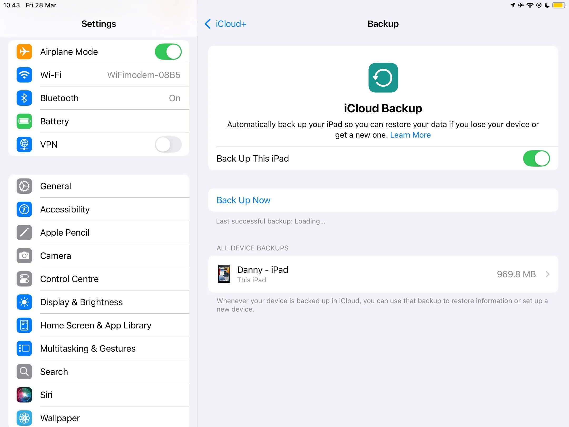 Màn hình iPad hiển thị cài đặt sao lưu iCloud tự động cho dữ liệu