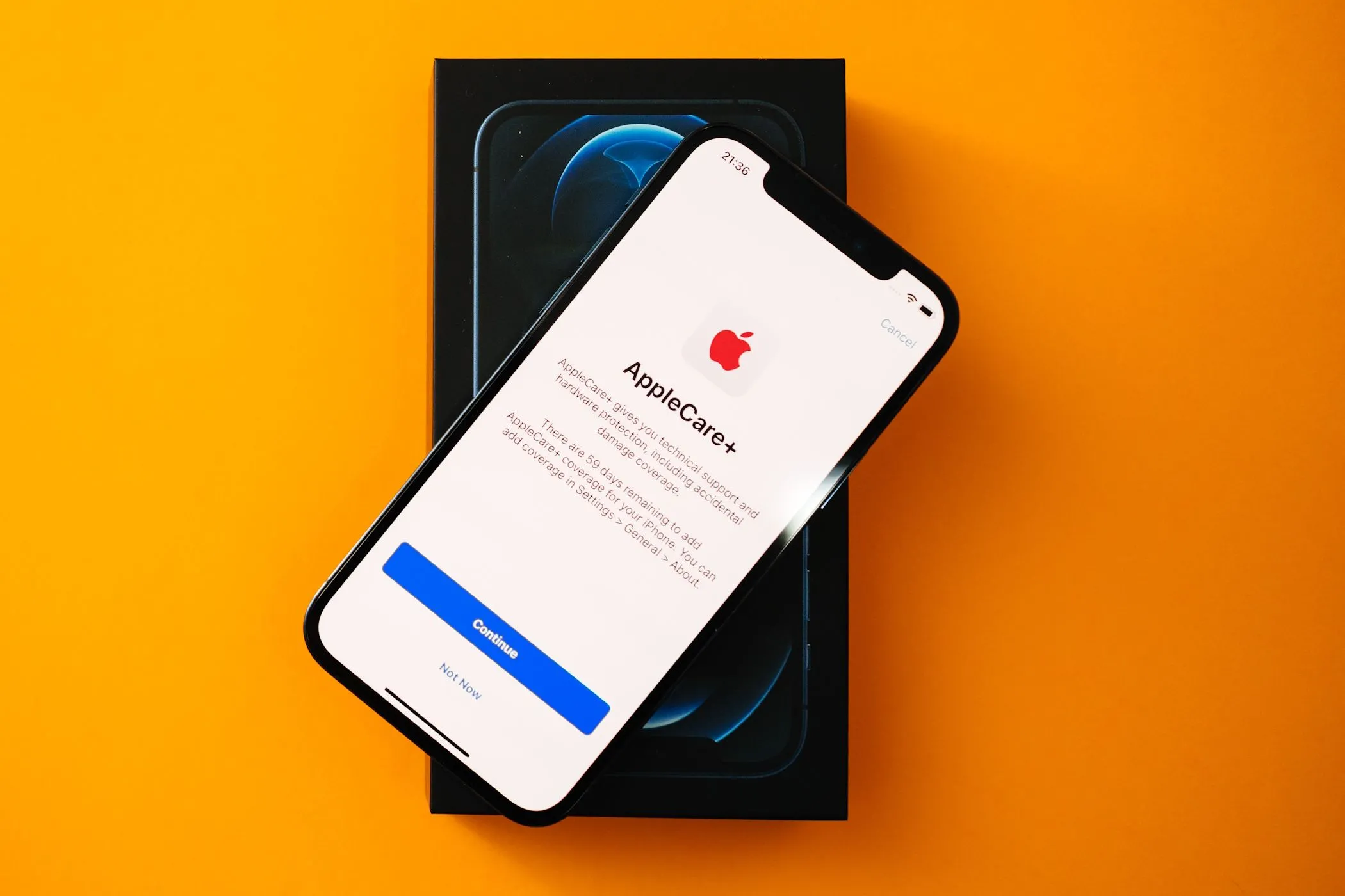 Màn hình iPhone hiển thị giao diện quản lý gói bảo hiểm AppleCare+ và AppleCare One