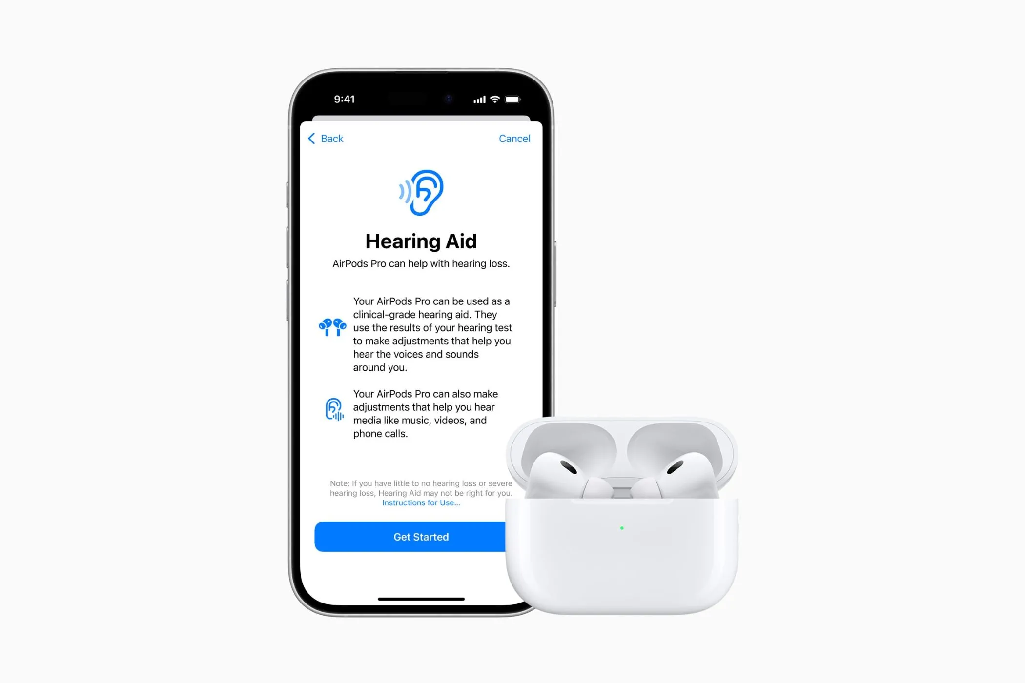 Màn hình iPhone hiển thị tính năng hỗ trợ thính giác (Hearing Aid Feature) với tai nghe AirPods Pro 2 đặt phía trước