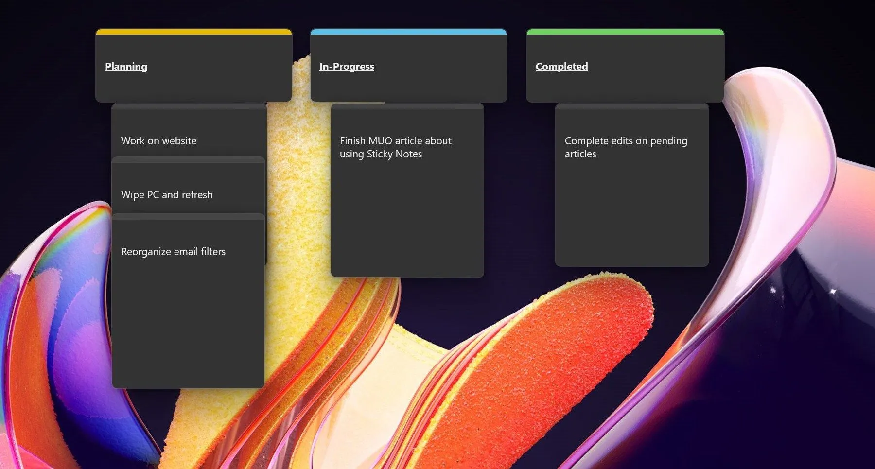 Màn hình máy tính hiển thị bảng Kanban tự tạo bằng Sticky Notes trên Windows, với các cột 'Lên Kế Hoạch', 'Đang Thực Hiện' và 'Hoàn Thành' để quản lý công việc