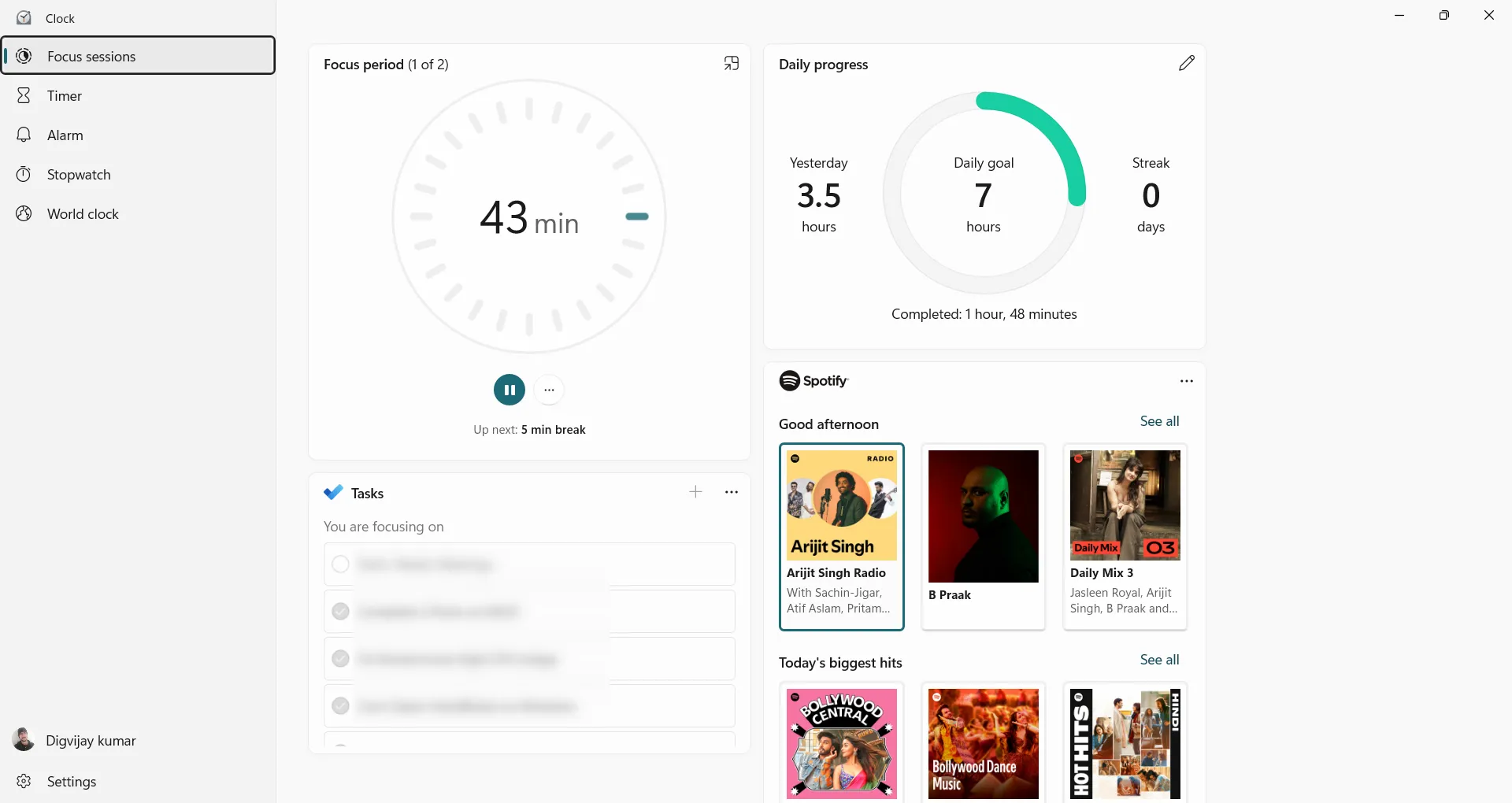 Màn hình theo dõi mục tiêu tập trung hàng ngày và tích hợp Spotify trong ứng dụng Đồng hồ Windows