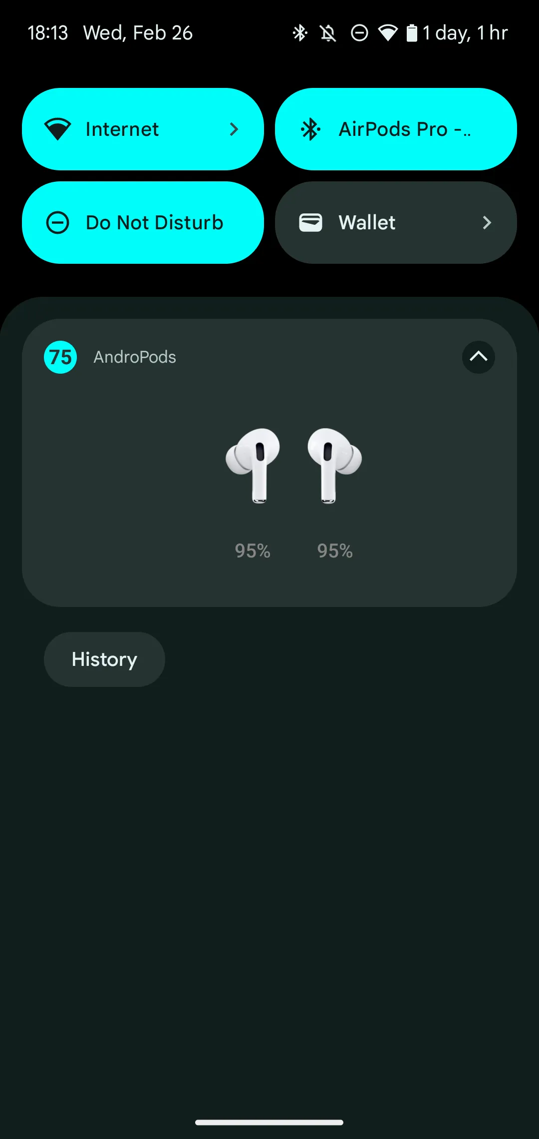 Màn hình thông báo của ứng dụng AndroPods hiển thị mức pin của AirPods và hộp sạc