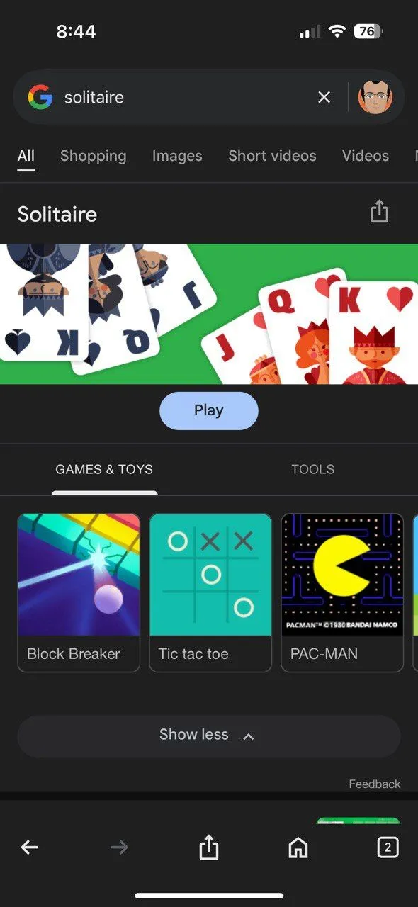 Màn hình trò chơi Tic-Tac-Toe và các công cụ giải trí khác có sẵn trong ứng dụng Google trên iPhone.