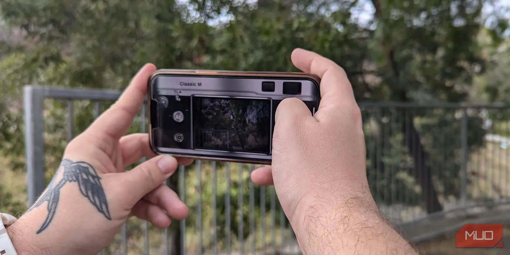 Màn hình ứng dụng OldRoll trên iPhone hiển thị giao diện máy ảnh film