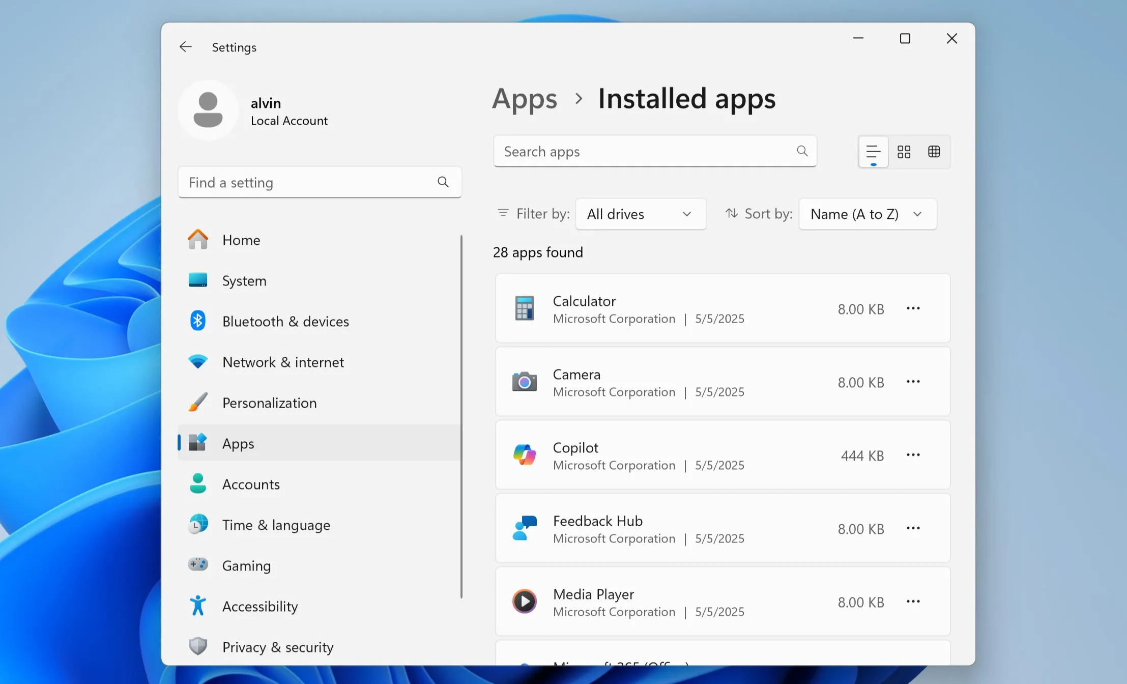 Màn hình Ứng dụng &amp; Tính năng (Apps &amp; features) trong Cài đặt Windows 11, hiển thị danh sách các ứng dụng đã cài đặt trên laptop, giúp người dùng dễ dàng quản lý và gỡ bỏ ứng dụng không cần thiết để giải phóng dung lượng và tăng tốc máy.