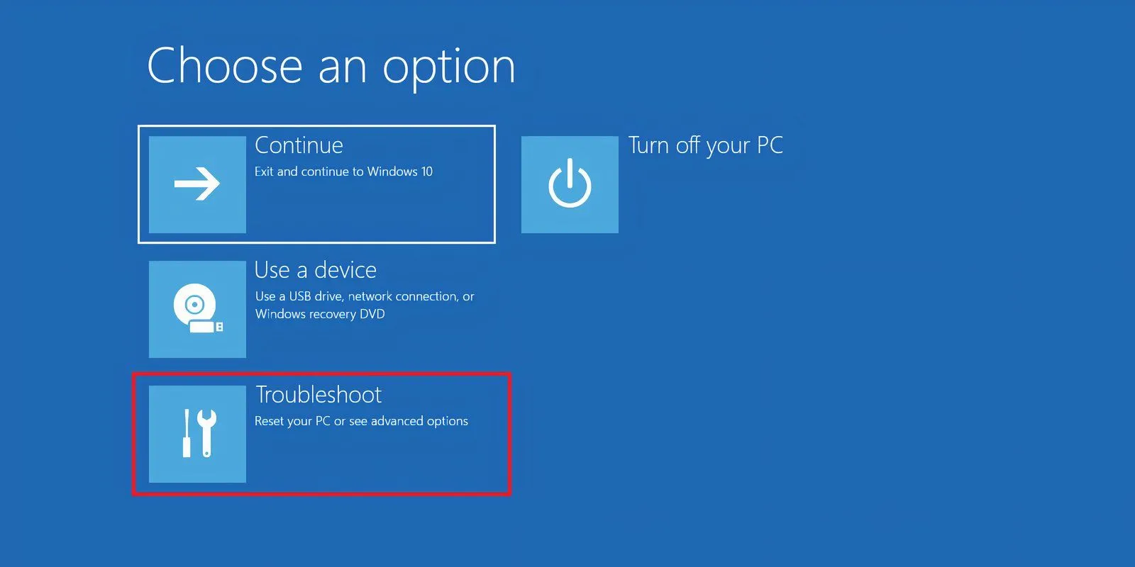 Màn hình Windows Recovery Environment với tùy chọn Khắc phục sự cố (Troubleshoot) được chọn để sửa lỗi đăng nhập