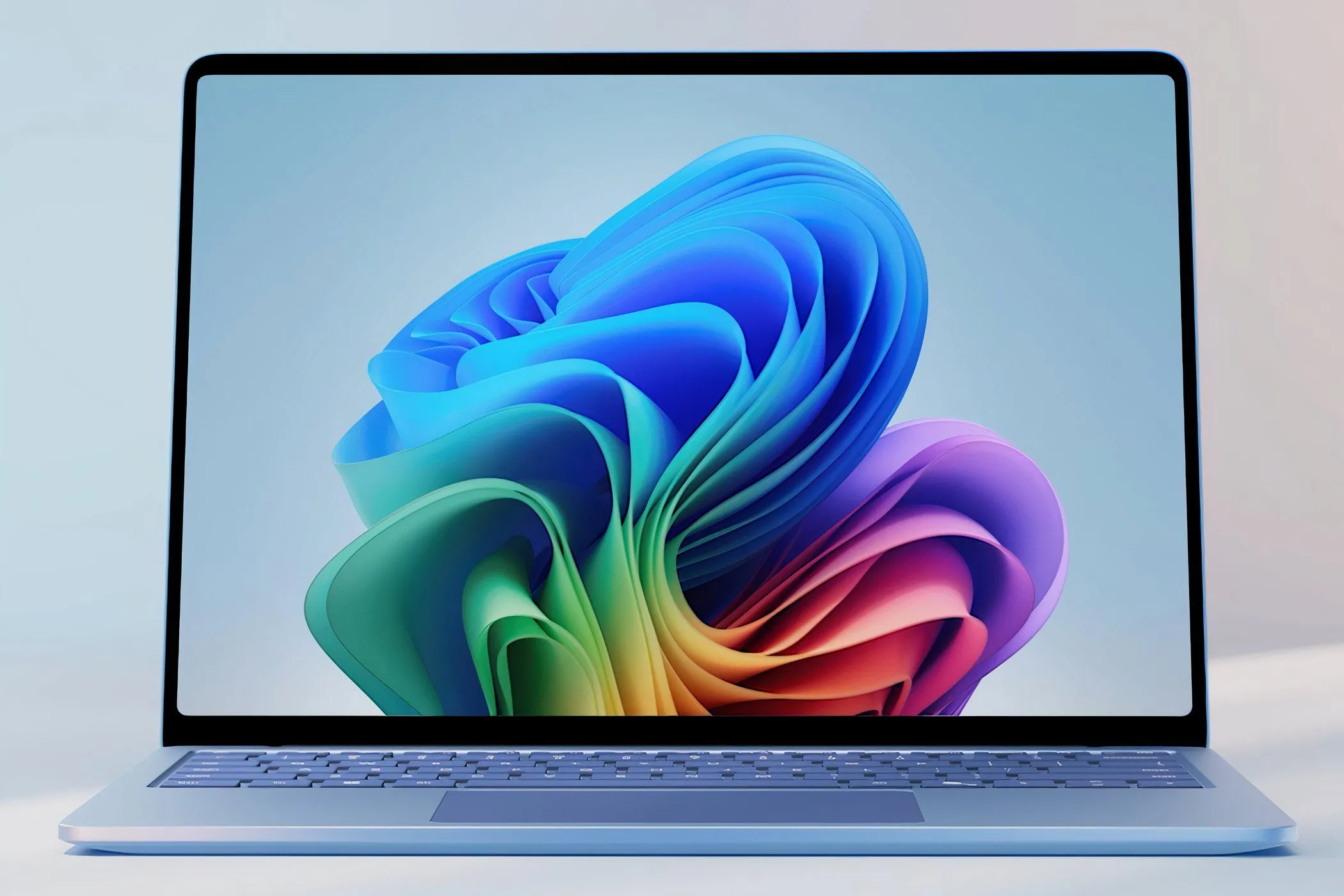Máy tính xách tay Microsoft Surface Laptop 7th Edition màu bạch kim đang mở, hiển thị màn hình cảm ứng 3:2 độc đáo và bàn phím chất lượng.