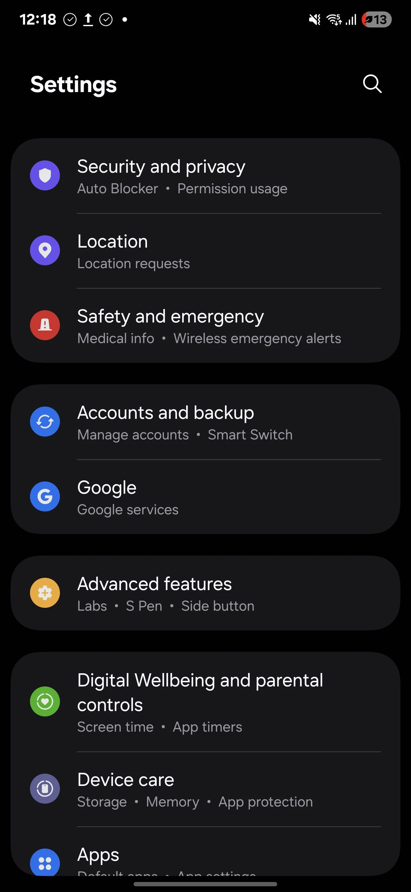 Menu Cài đặt Android, với tùy chọn Dịch vụ vị trí để quản lý quét Bluetooth và Wi-Fi