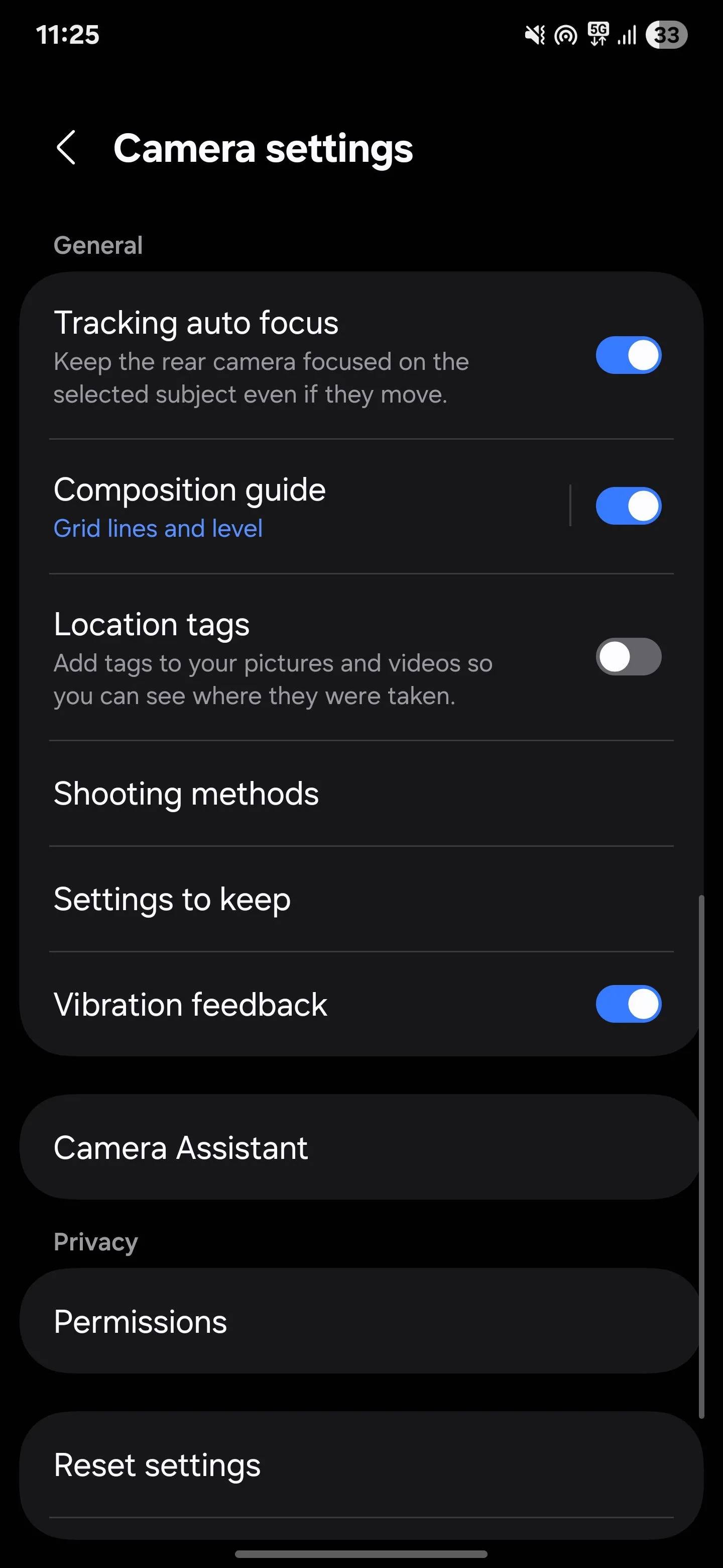 Menu cài đặt camera Samsung S25U, hiển thị các phương pháp chụp như điều khiển bằng giọng nói và cử chỉ