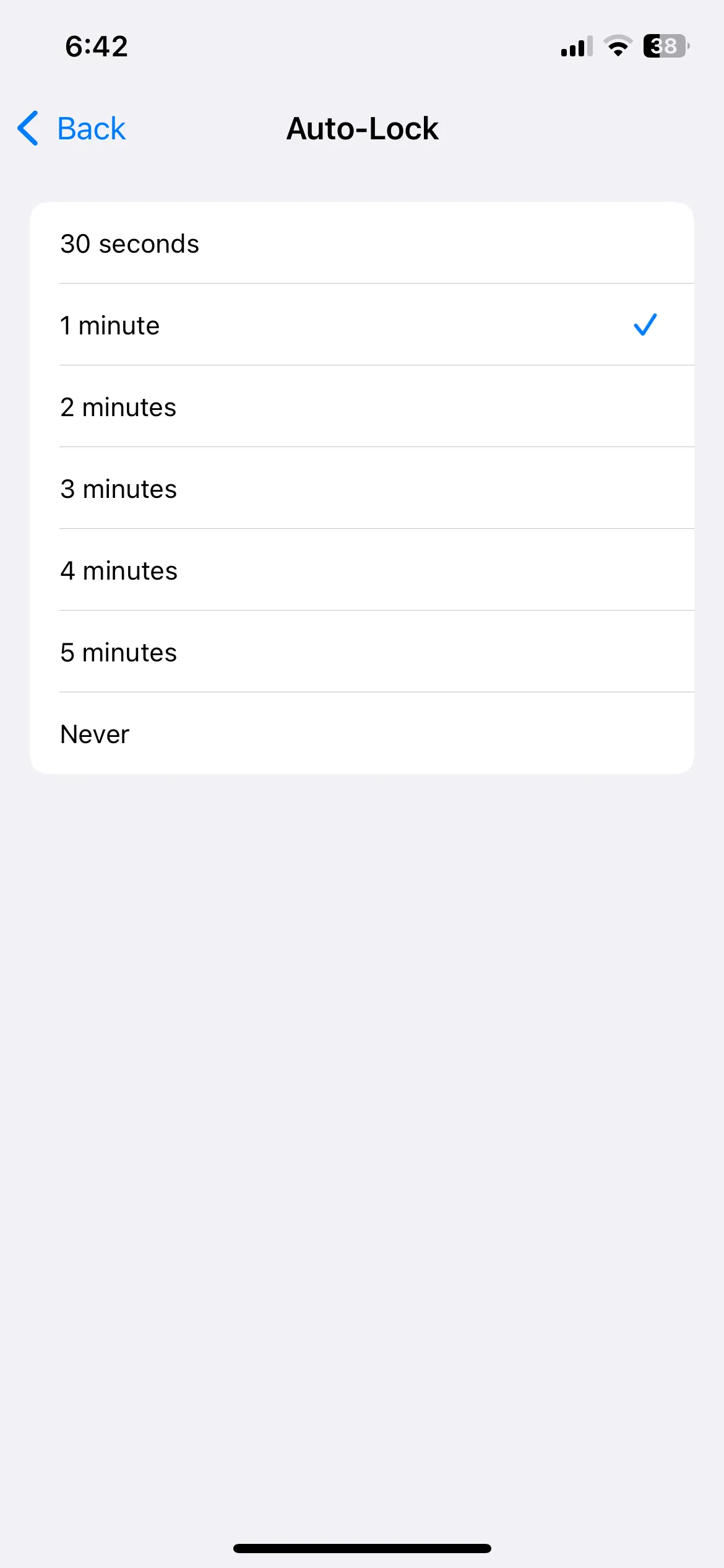 Menu cài đặt Tự động khóa trên iPhone để điều chỉnh thời gian.