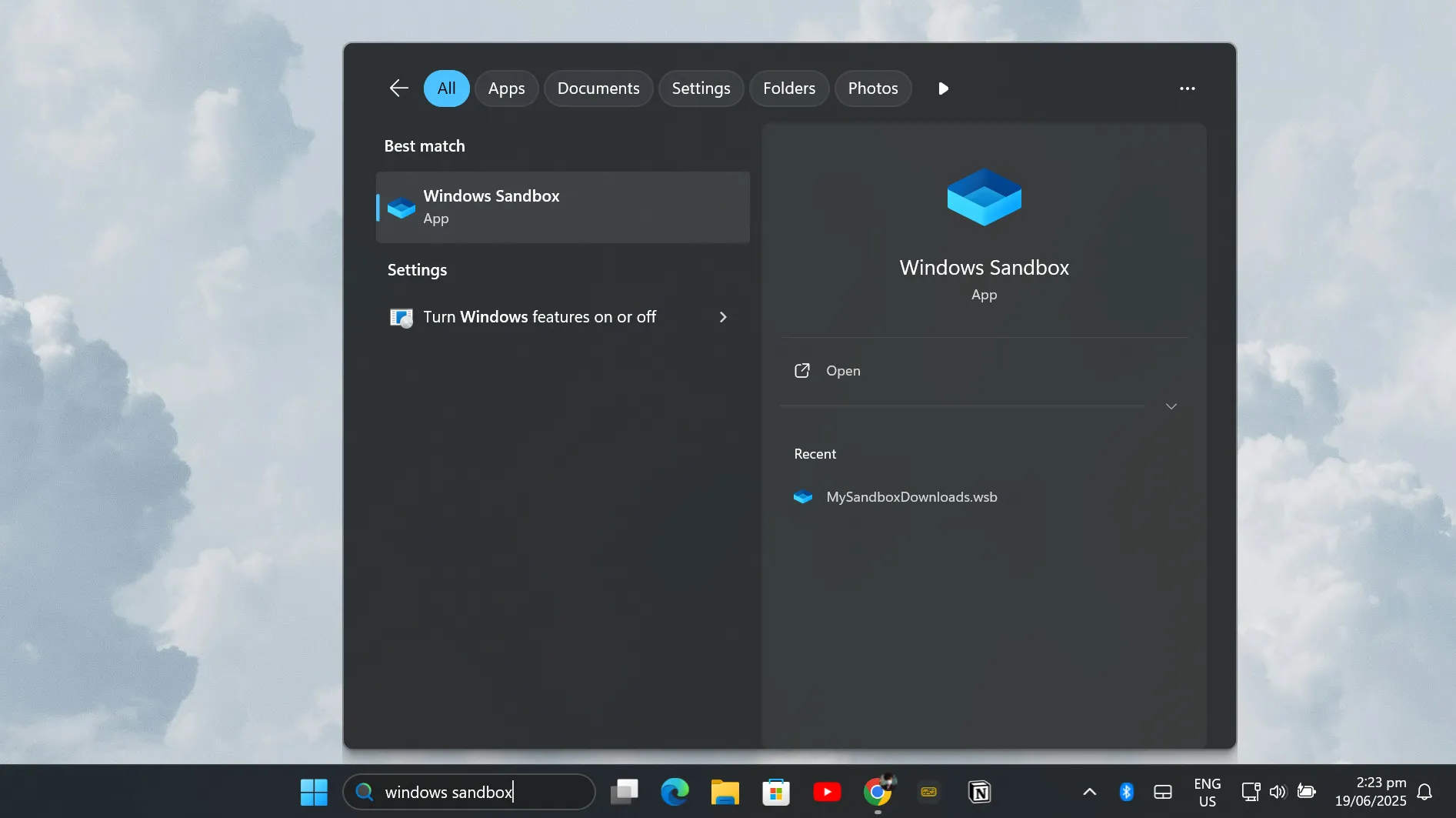 Menu Start hiển thị kết quả tìm kiếm 'Windows Sandbox' sẵn sàng để khởi chạy