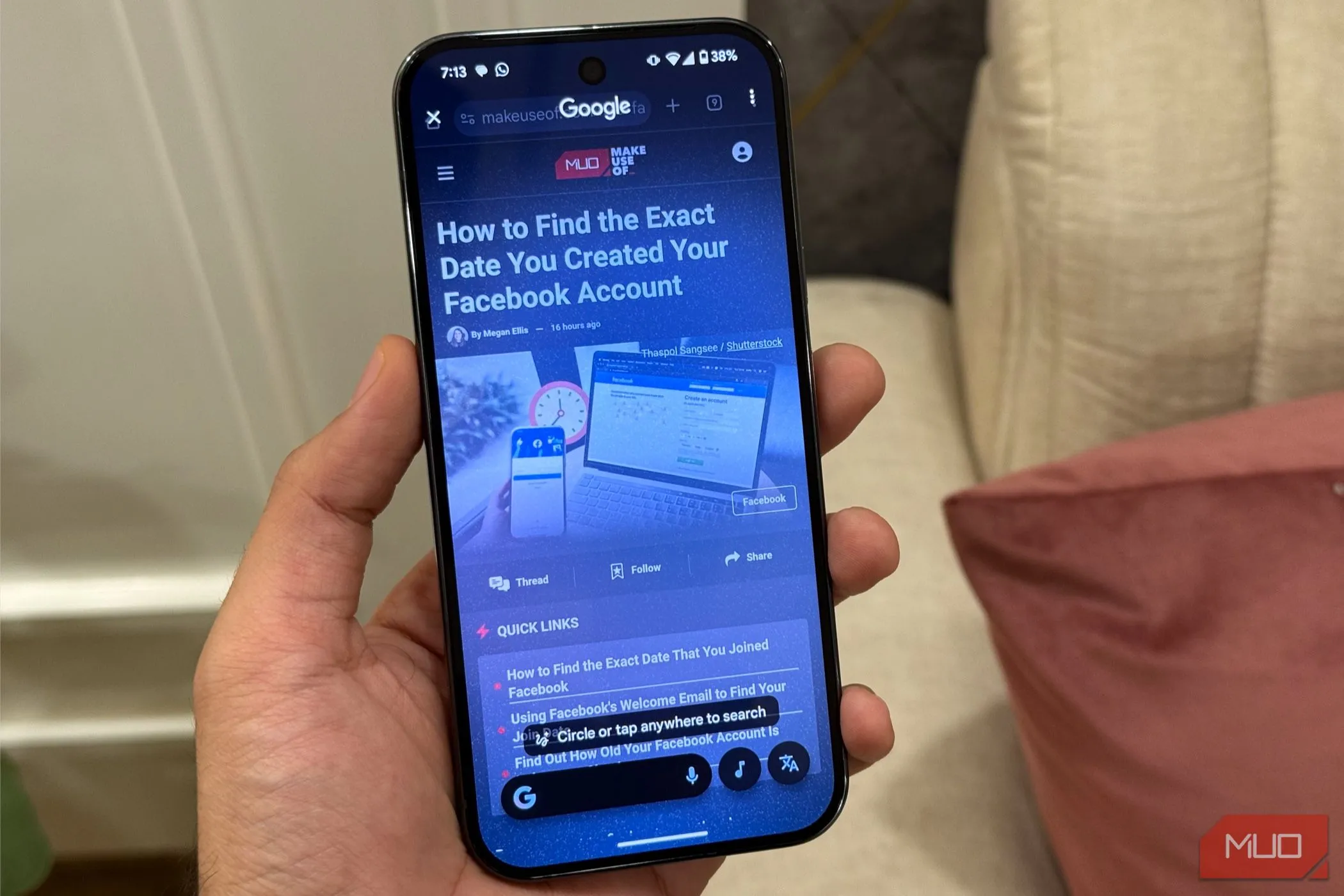 Minh họa cách sử dụng tính năng Circle to Search trên điện thoại Pixel 9 để tìm kiếm đối tượng trên màn hình.
