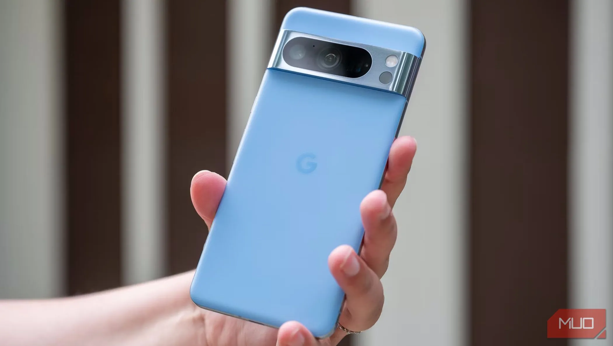 Người dùng cầm Pixel 8 Pro, chuẩn bị bán lại trước khi model mới ra mắt