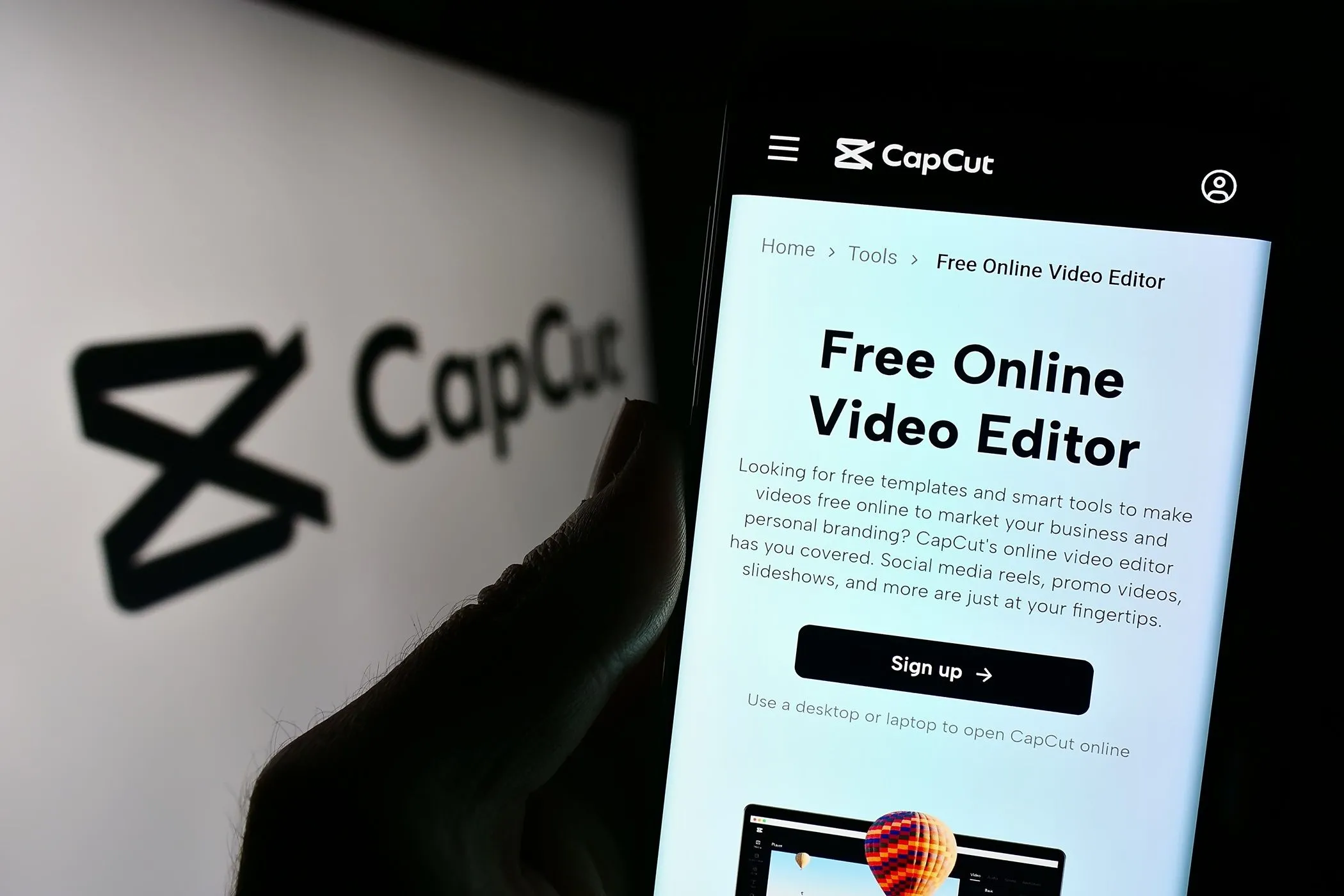 Người dùng đang sử dụng ứng dụng chỉnh sửa video CapCut, đối thủ chính của Meta Edits