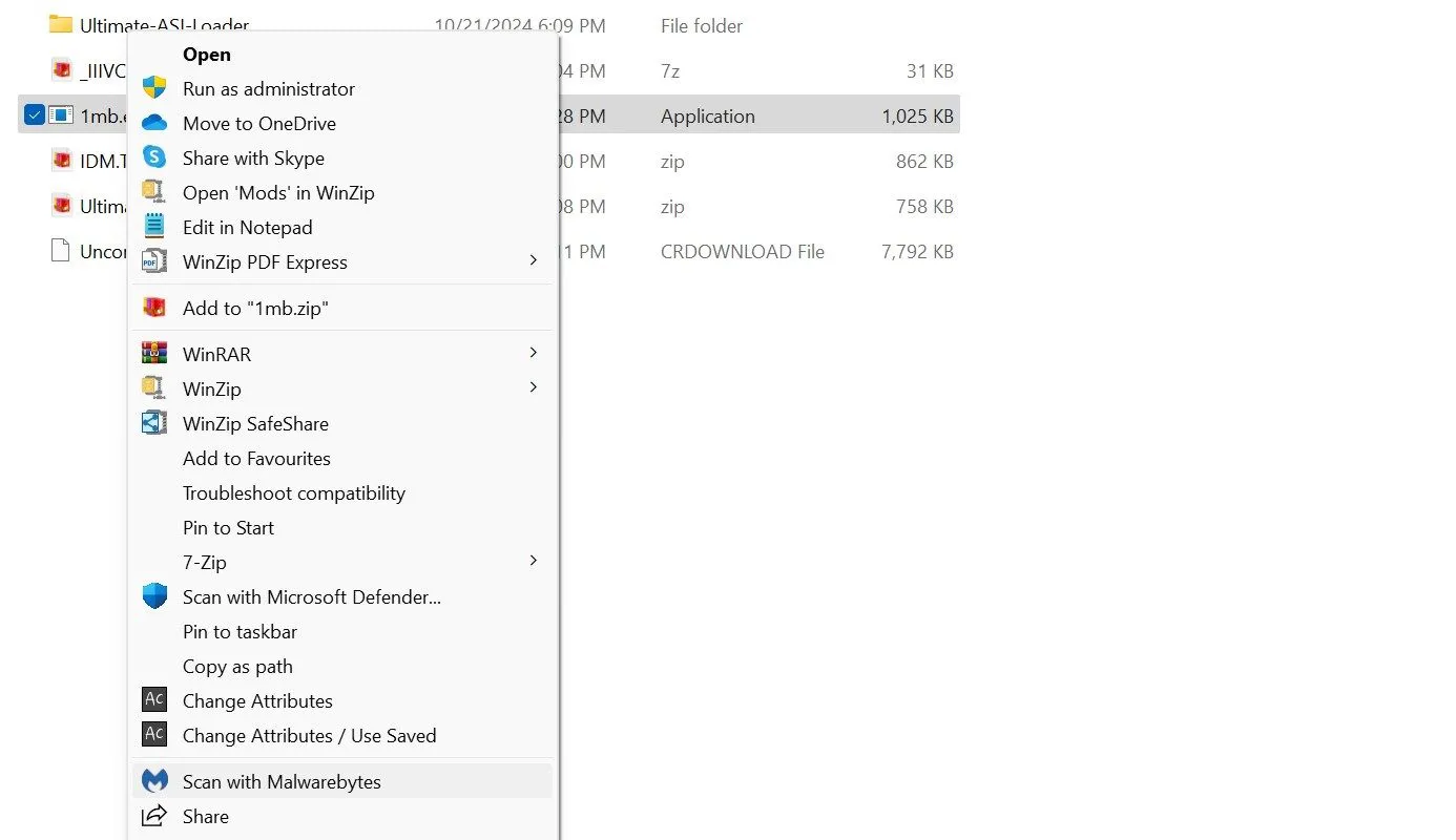 Người dùng quét một tệp tin đáng ngờ bằng phần mềm diệt virus Malwarebytes để phát hiện mã độc.