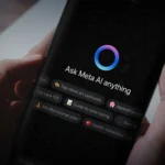 Người dùng tương tác với chatbot Meta AI qua ứng dụng WhatsApp trên điện thoại, làm nổi bật giao diện trò chuyện AI.