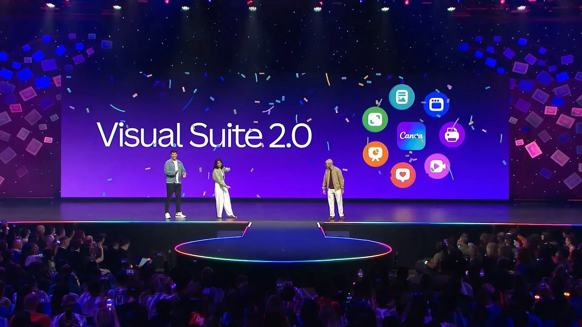 Người thuyết trình giới thiệu Visual Suite 2.0 mới tại sự kiện Canva Create 2025.